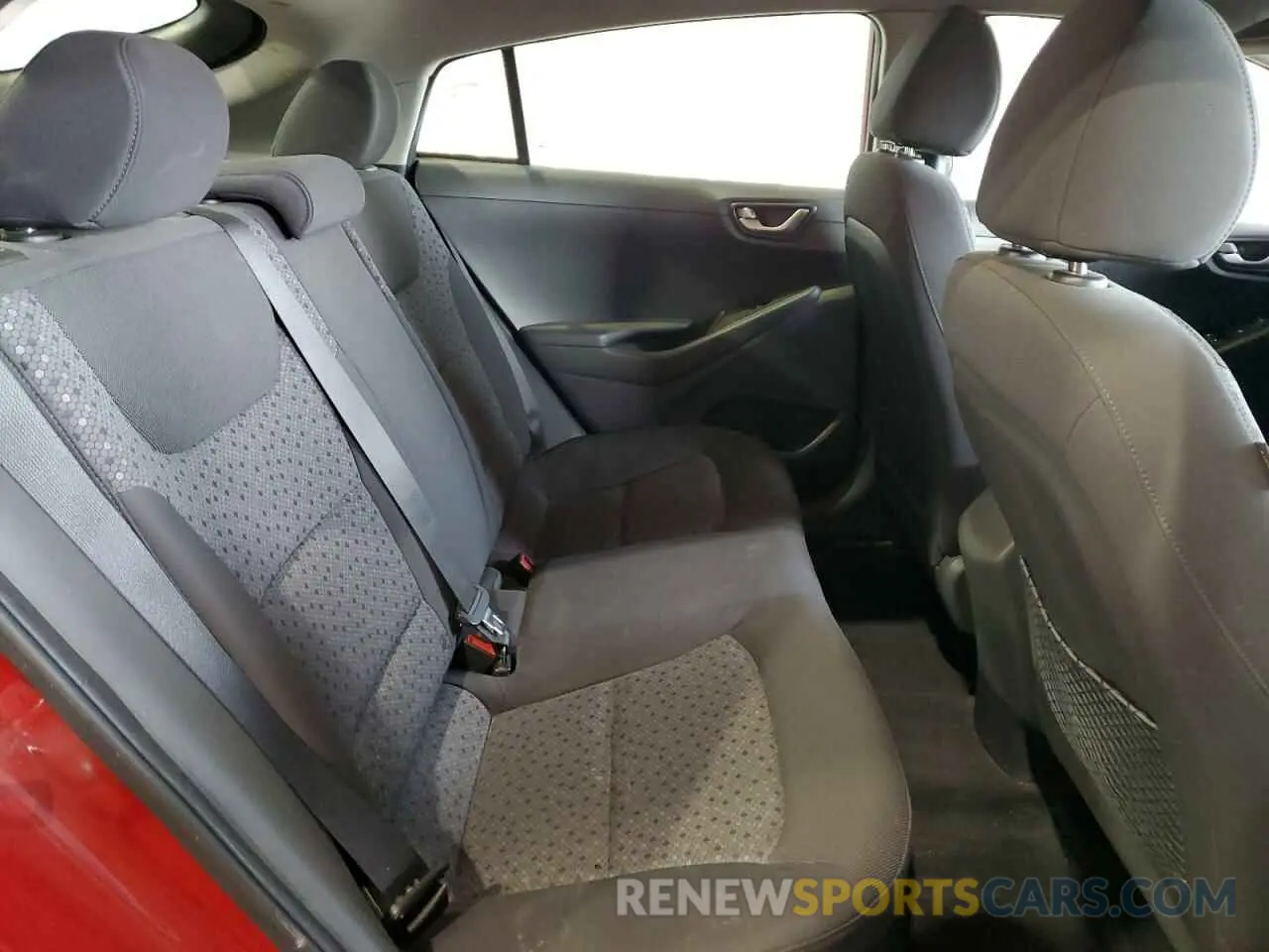 10 Photograph of a damaged car KMHC65LC9KU112768 HYUNDAI IONIQ 2019