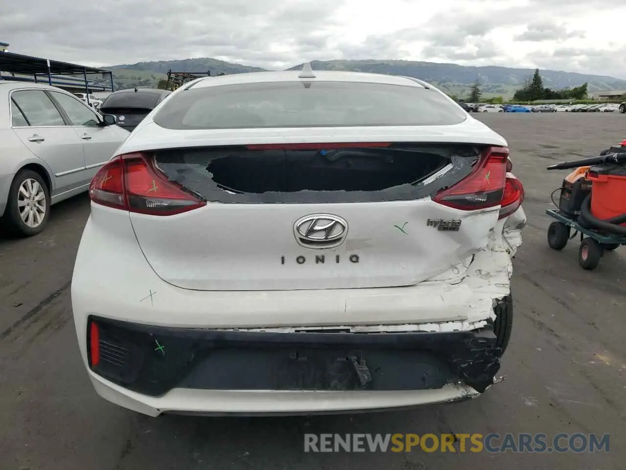 6 Photograph of a damaged car KMHC65LC9KU179368 HYUNDAI IONIQ 2019