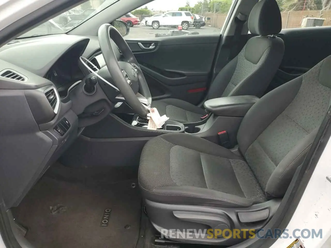 7 Photograph of a damaged car KMHC65LC9KU179368 HYUNDAI IONIQ 2019