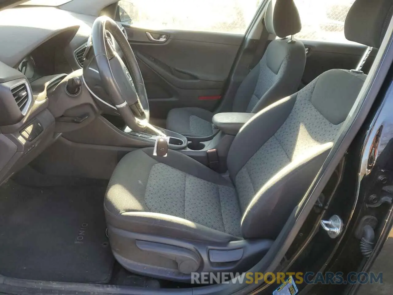 7 Photograph of a damaged car KMHC65LD2KU164901 HYUNDAI IONIQ 2019