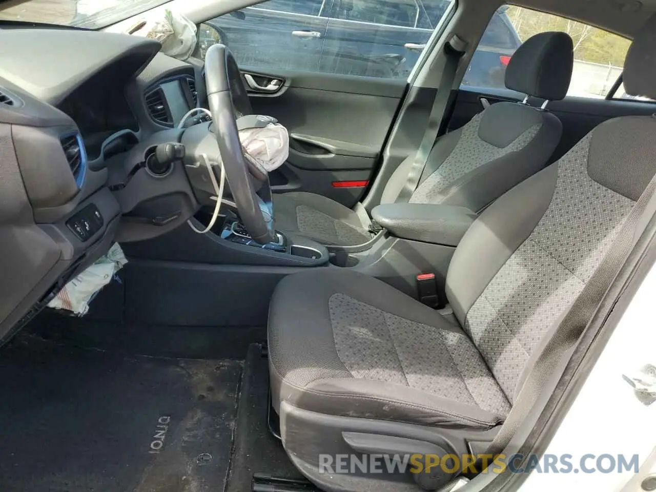 7 Photograph of a damaged car KMHC65LD8KU107201 HYUNDAI IONIQ 2019