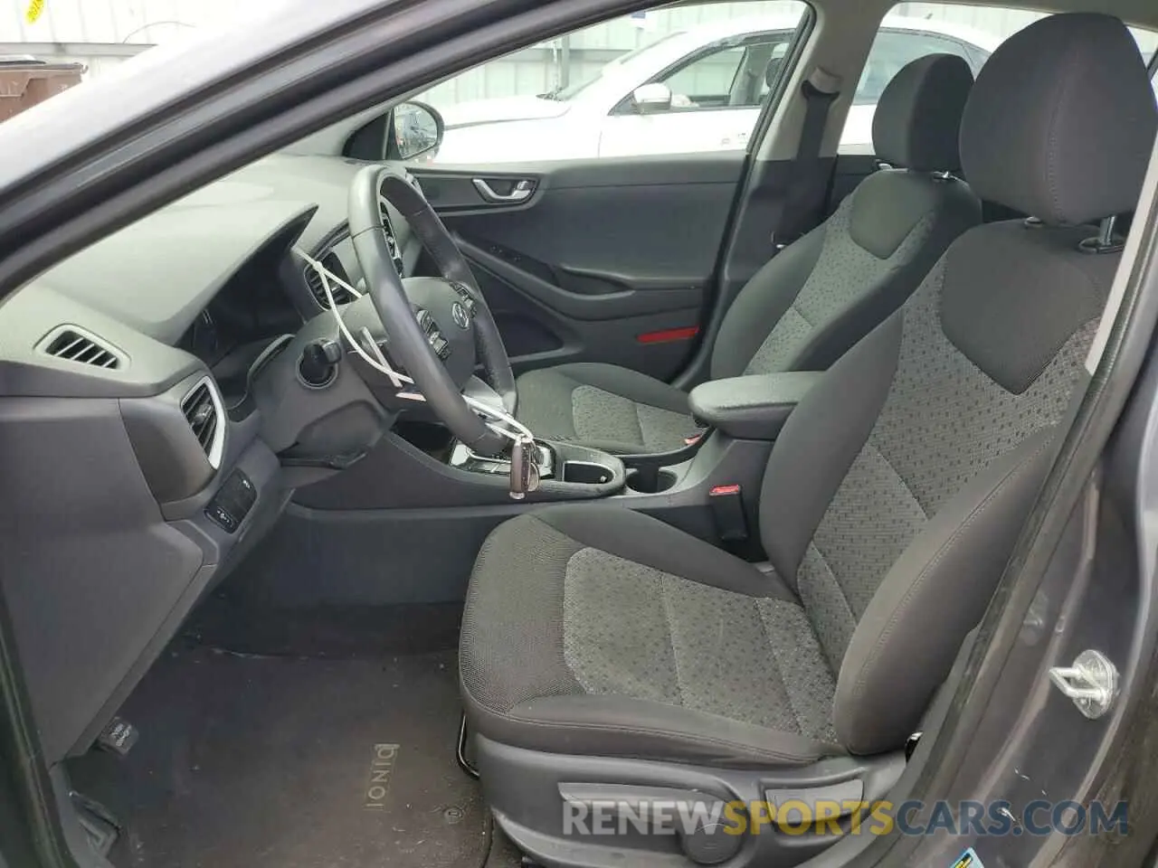 7 Photograph of a damaged car KMHC65LD9KU136223 HYUNDAI IONIQ 2019
