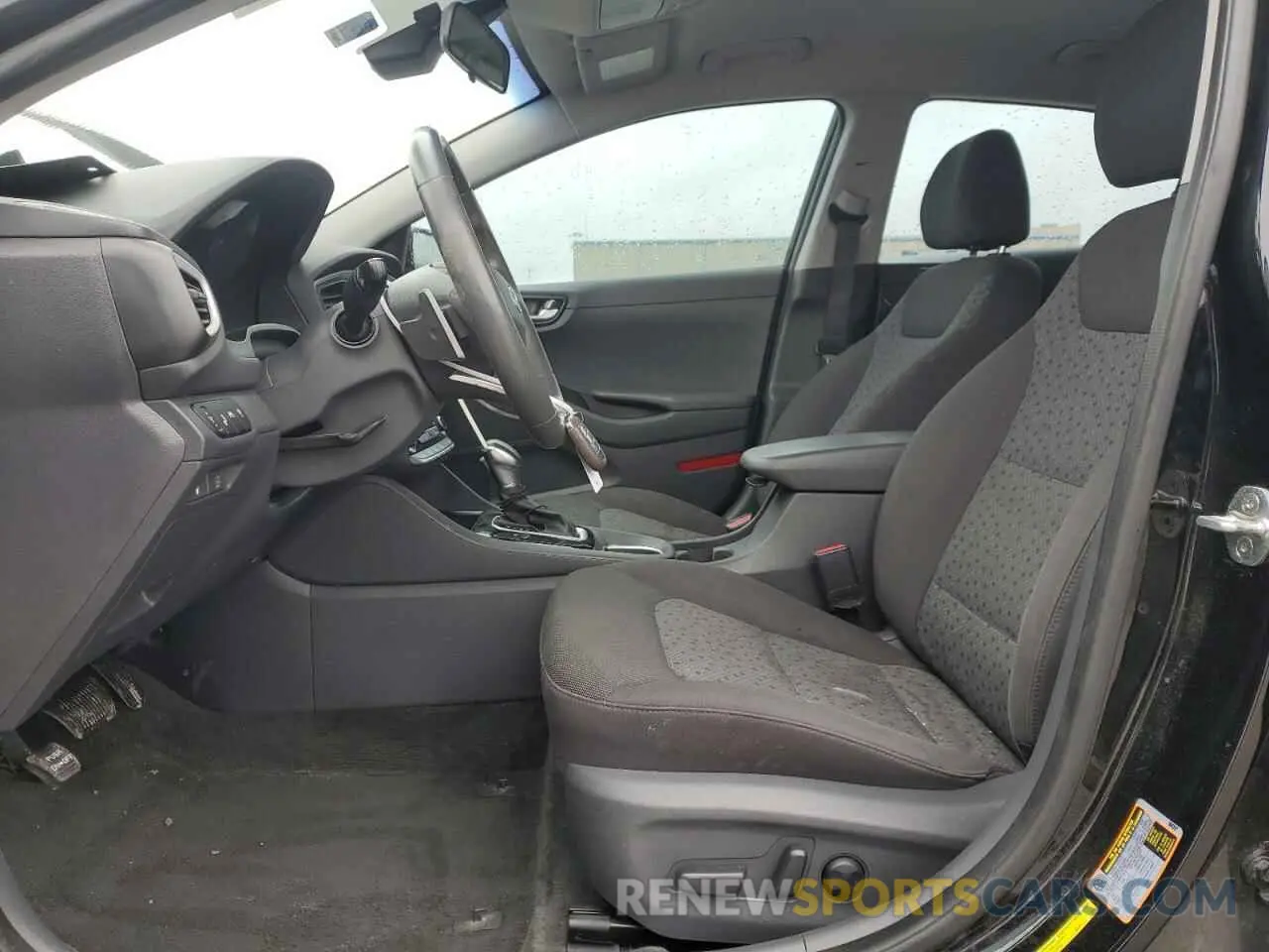7 Photograph of a damaged car KMHC75LC0KU134817 HYUNDAI IONIQ 2019