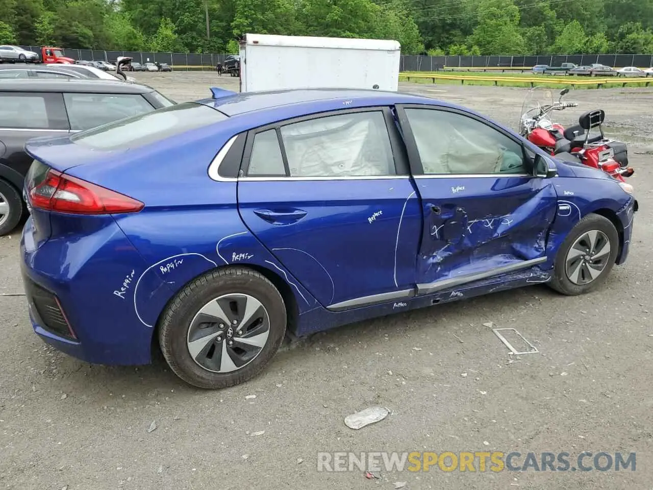 3 Photograph of a damaged car KMHC75LC0KU140584 HYUNDAI IONIQ 2019