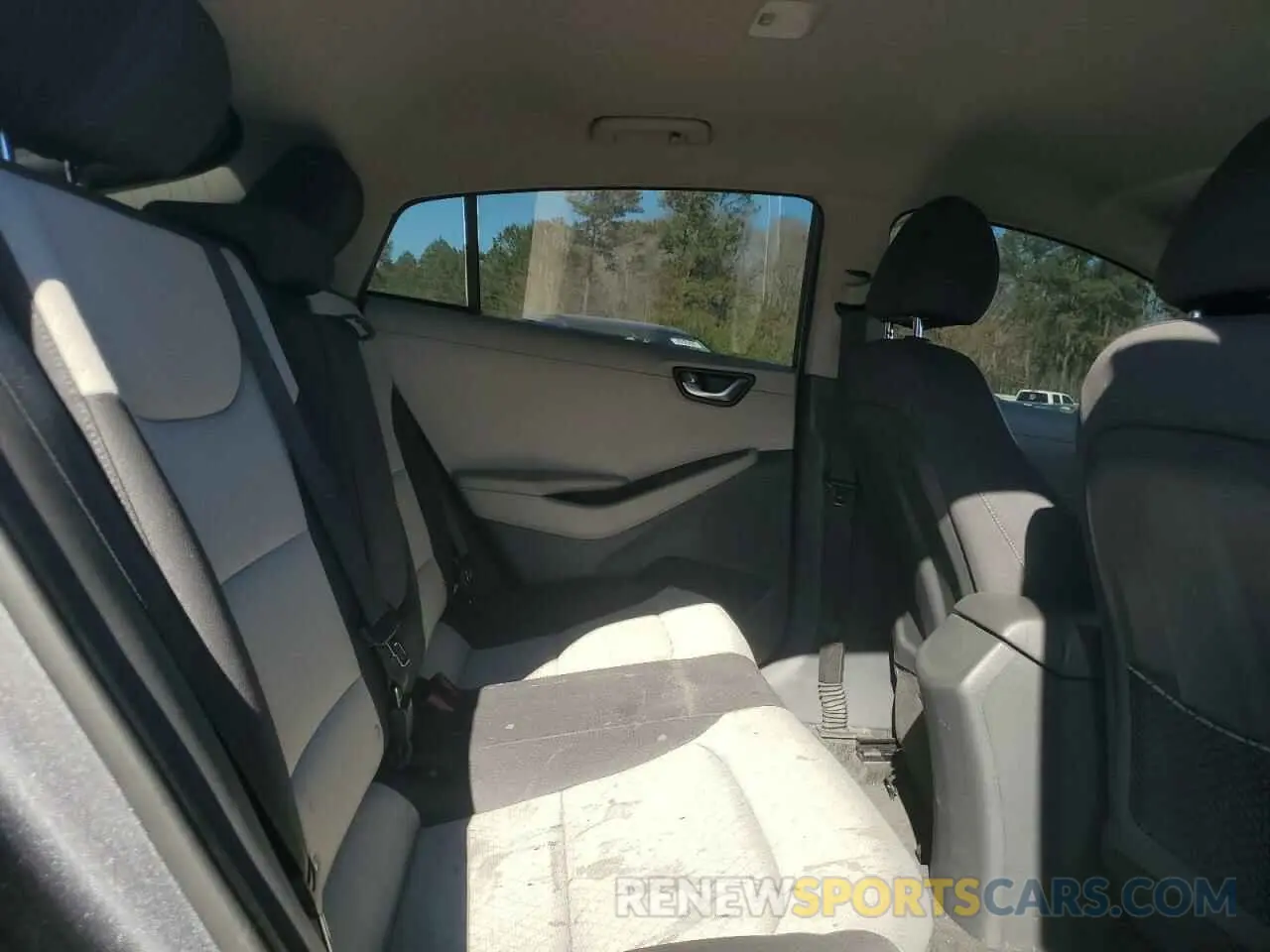 10 Photograph of a damaged car KMHC75LC1KU132316 HYUNDAI IONIQ 2019