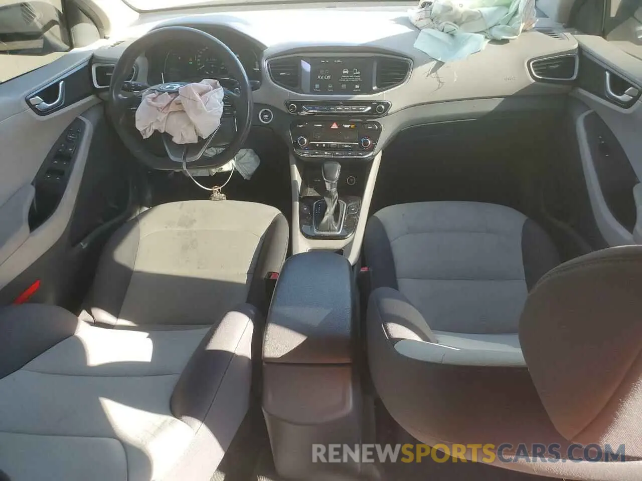 8 Photograph of a damaged car KMHC75LC1KU132316 HYUNDAI IONIQ 2019