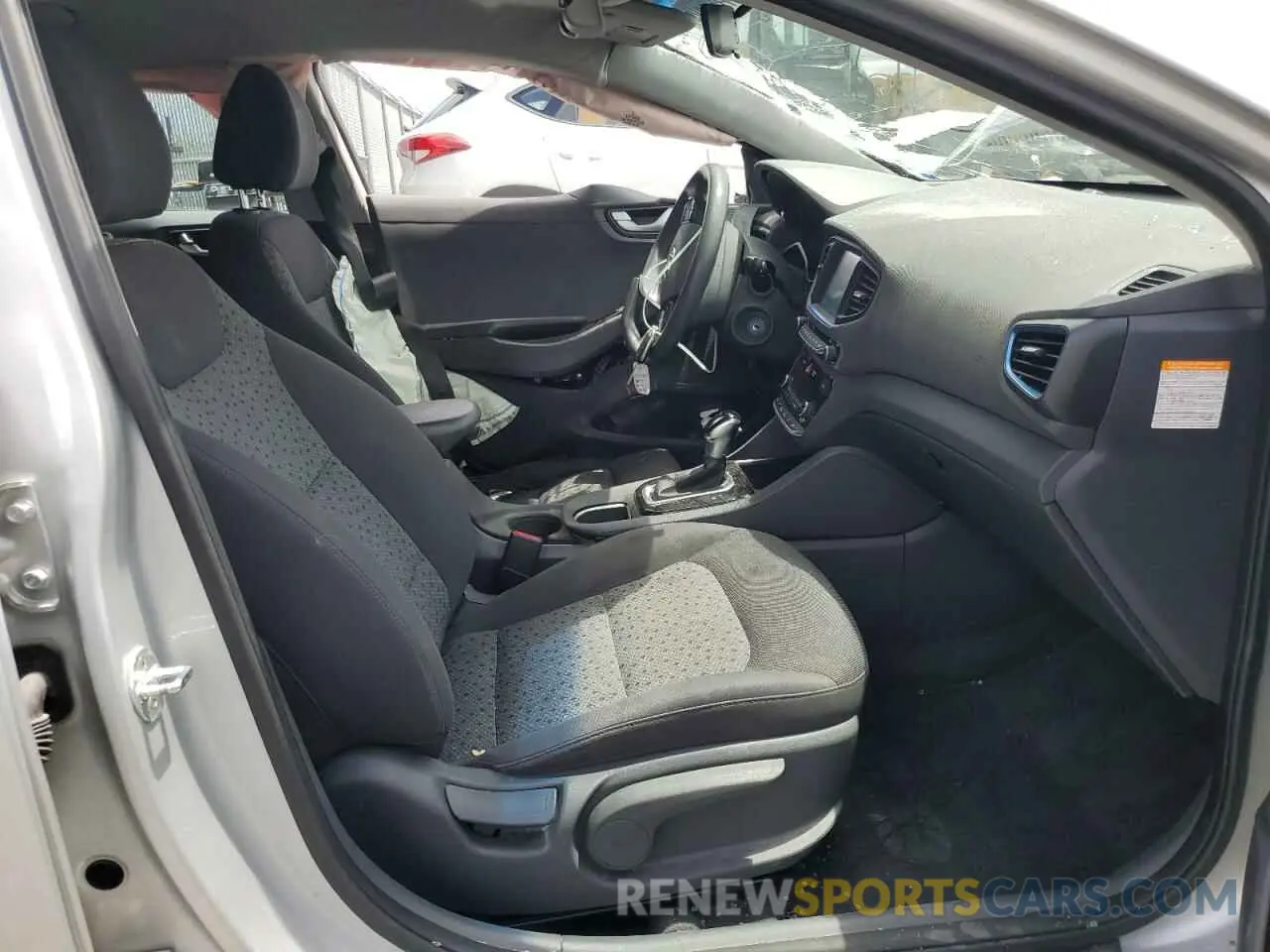 7 Photograph of a damaged car KMHC75LC9KU115103 HYUNDAI IONIQ 2019