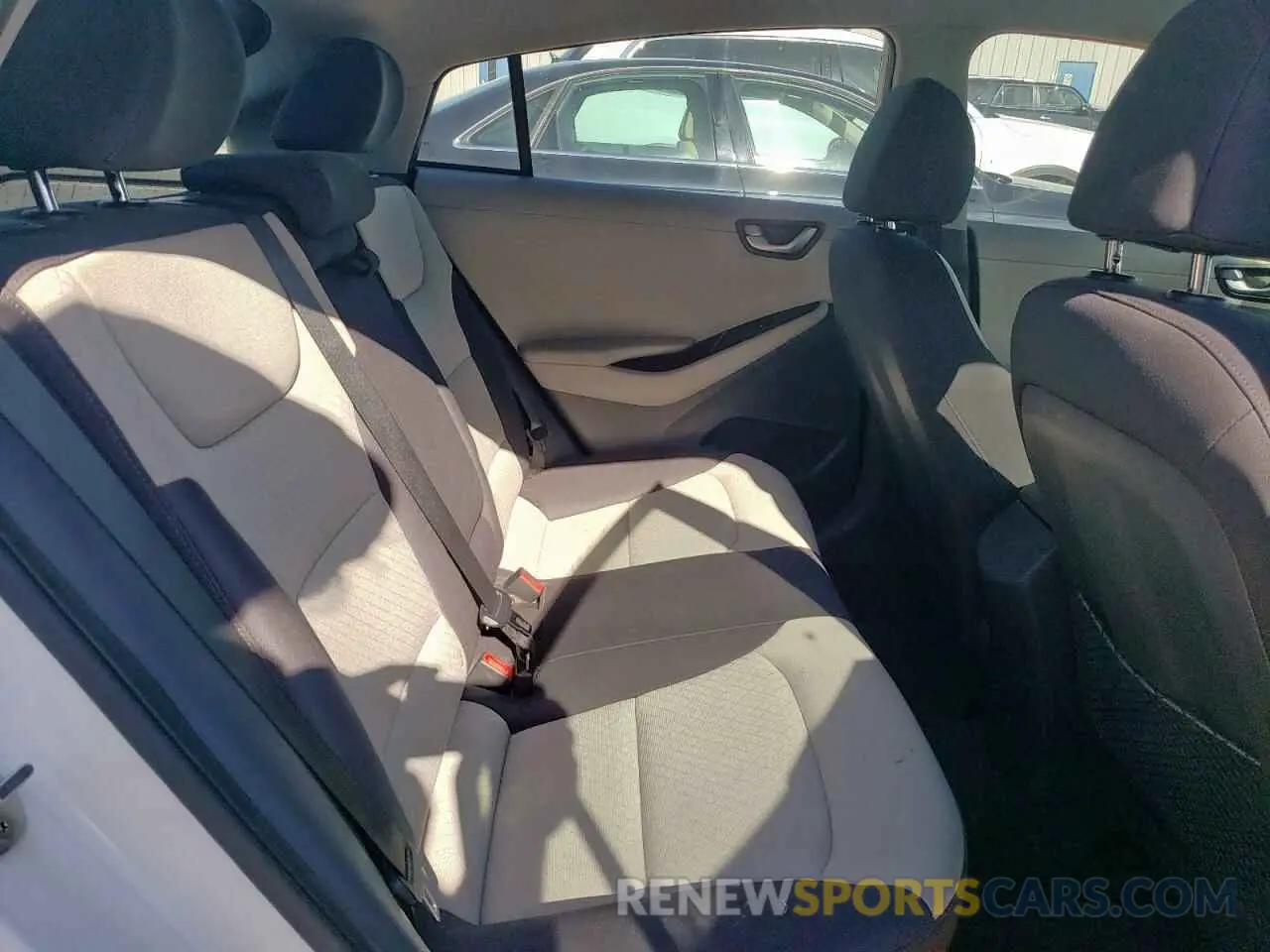 10 Photograph of a damaged car KMHC75LCXKU112520 HYUNDAI IONIQ 2019