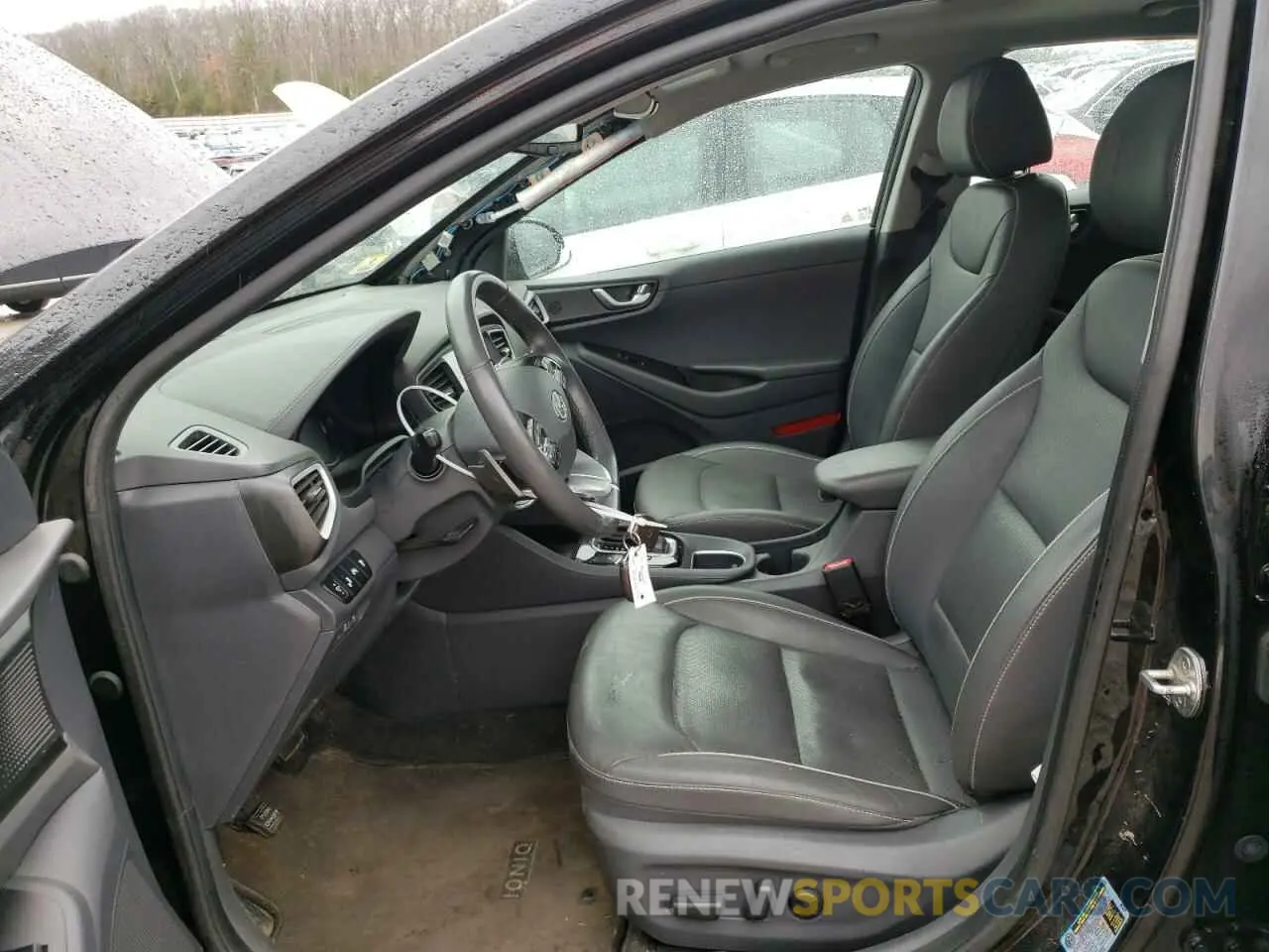 7 Photograph of a damaged car KMHC75LD4KU161835 HYUNDAI IONIQ 2019