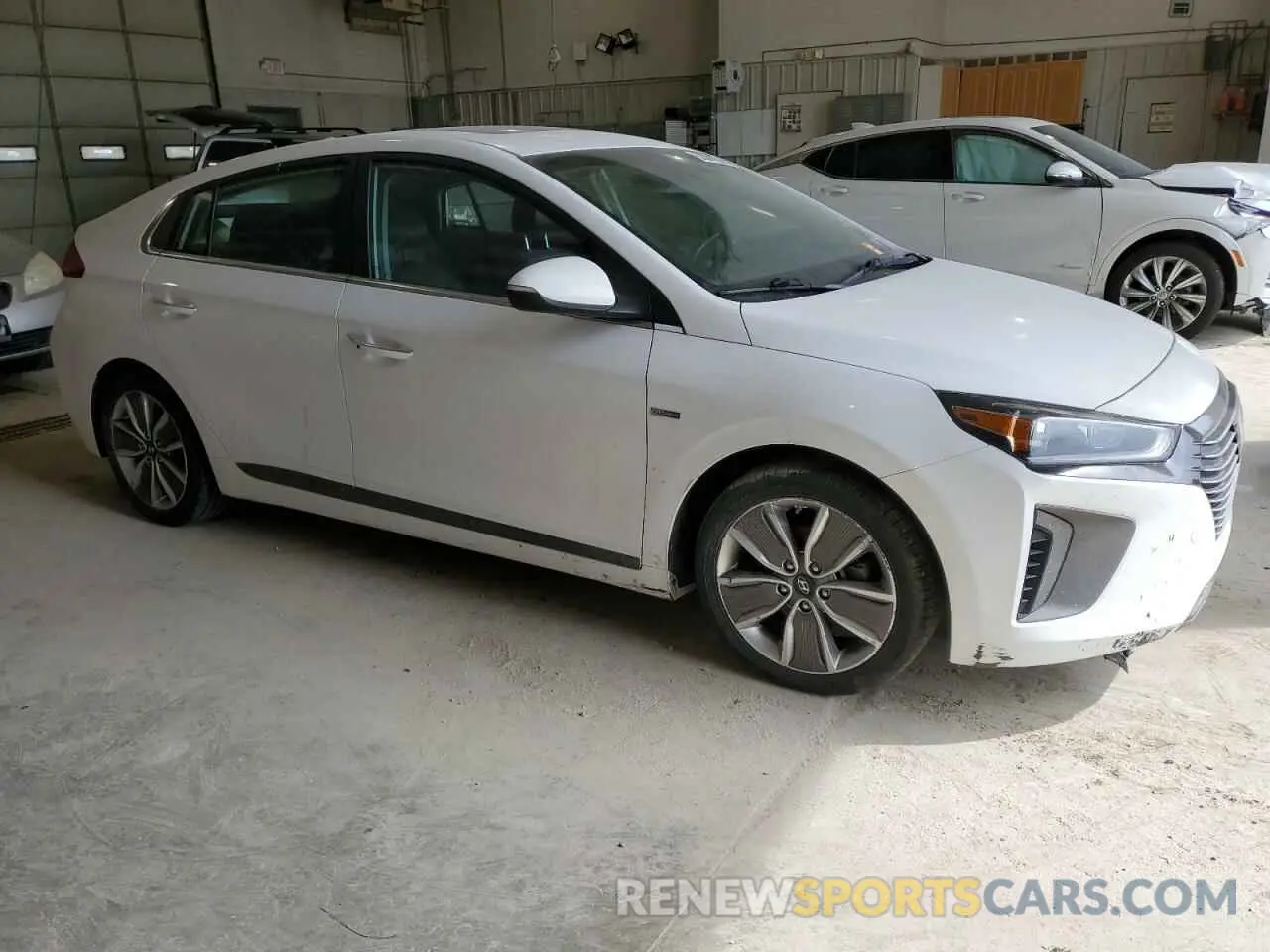 4 Photograph of a damaged car KMHC85LC6KU115539 HYUNDAI IONIQ 2019