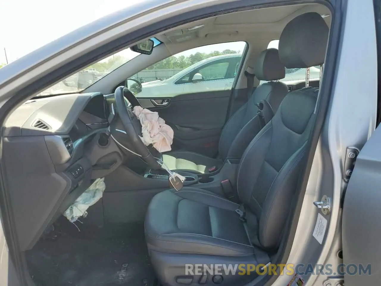 7 Photograph of a damaged car KMHC05LC3LU209838 HYUNDAI IONIQ 2020