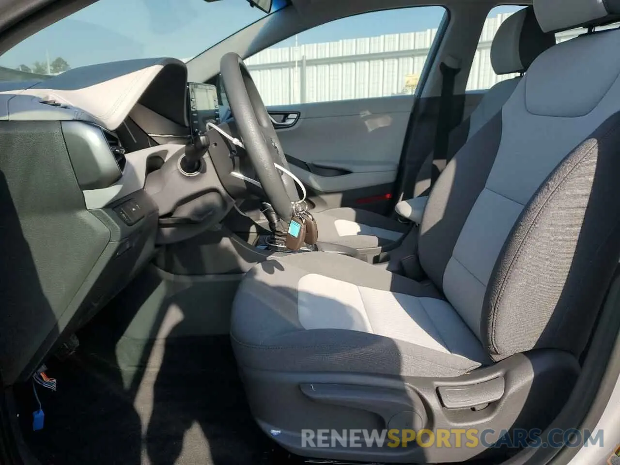 7 Photograph of a damaged car KMHC65LC0LU219743 HYUNDAI IONIQ 2020