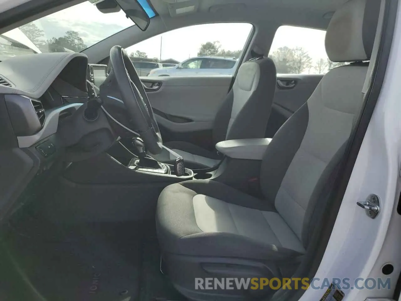 7 Photograph of a damaged car KMHC65LC0LU219967 HYUNDAI IONIQ 2020