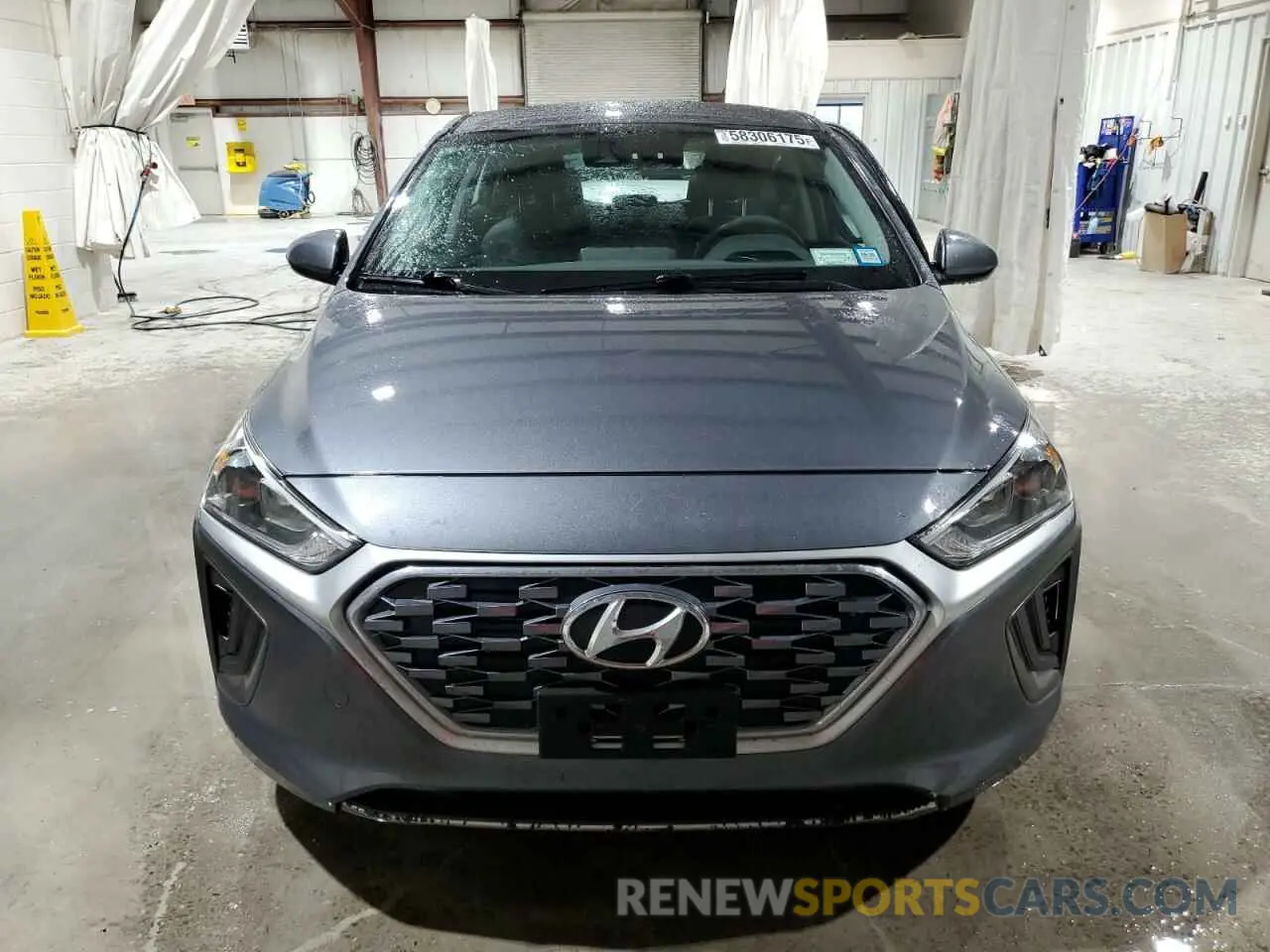 5 Photograph of a damaged car KMHC65LC8LU186345 HYUNDAI IONIQ 2020