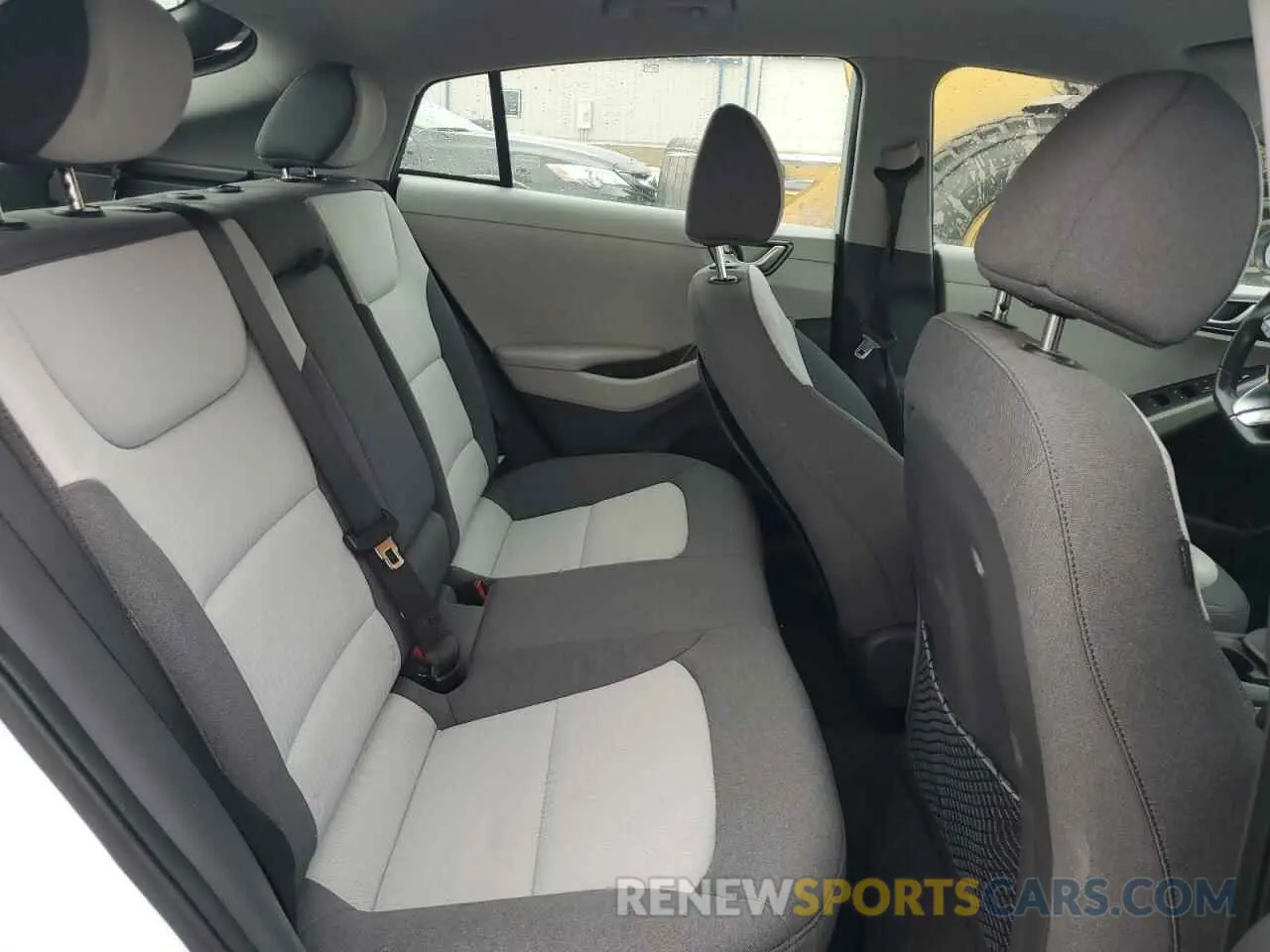 10 Photograph of a damaged car KMHC75LC1LU221370 HYUNDAI IONIQ 2020
