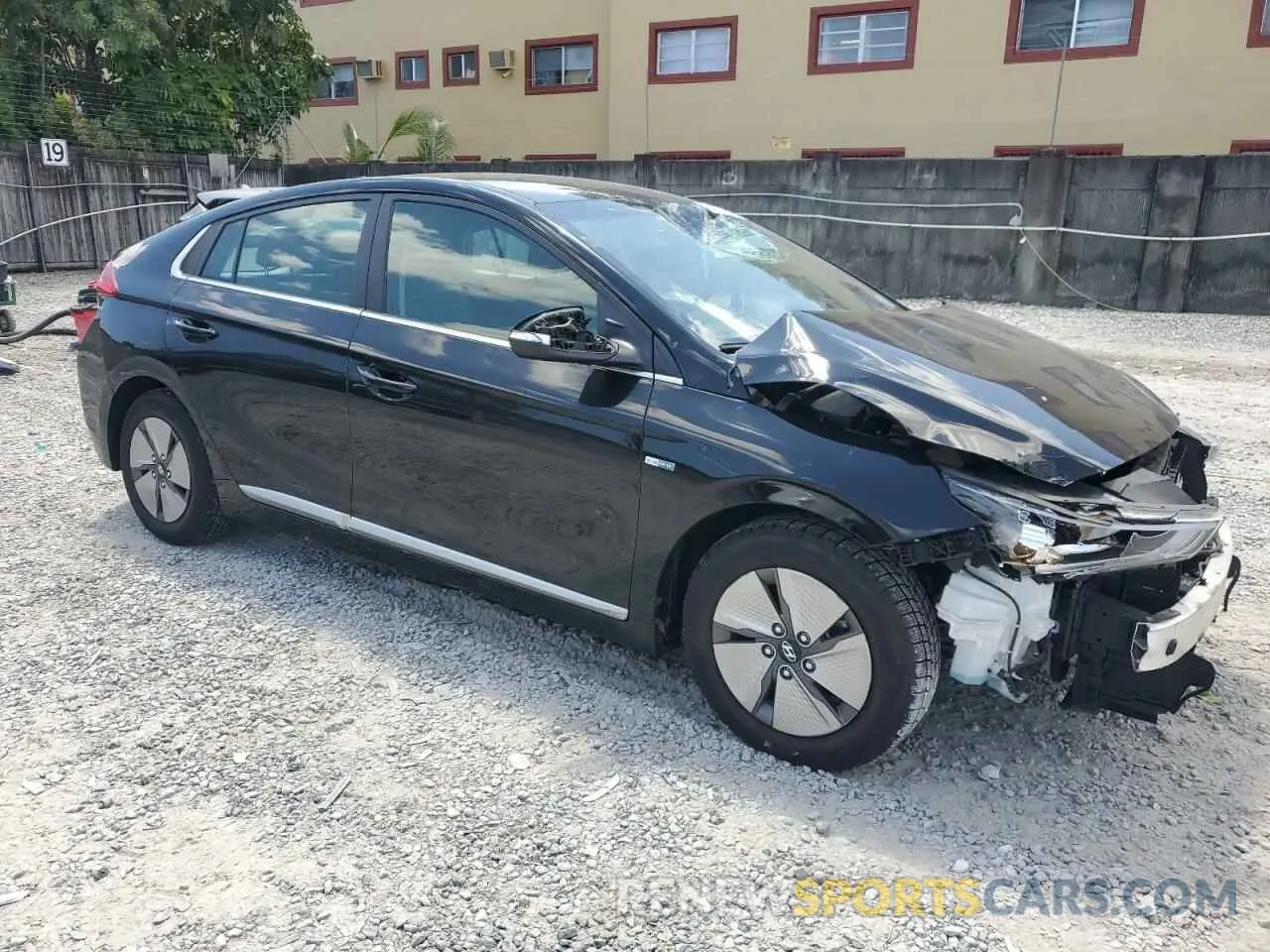 4 Photograph of a damaged car KMHC75LC5LU242576 HYUNDAI IONIQ 2020