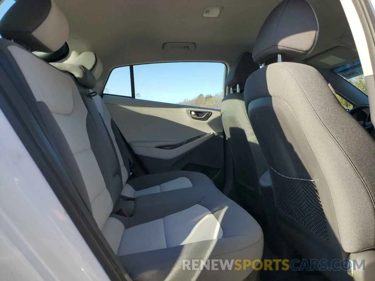 11 Photograph of a damaged car KMHC75LC7LU228016 HYUNDAI IONIQ 2020