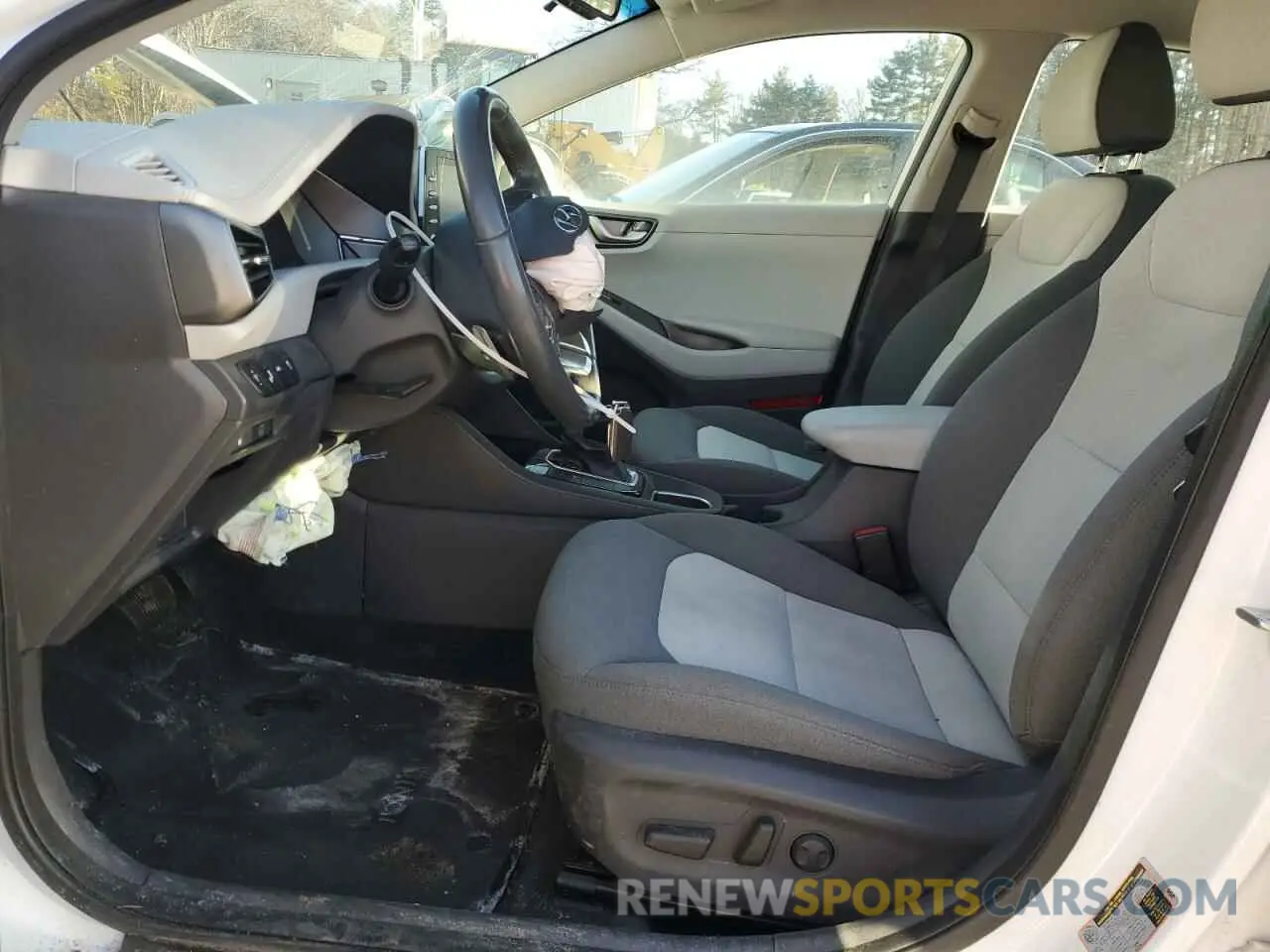 7 Photograph of a damaged car KMHC75LC7LU228016 HYUNDAI IONIQ 2020
