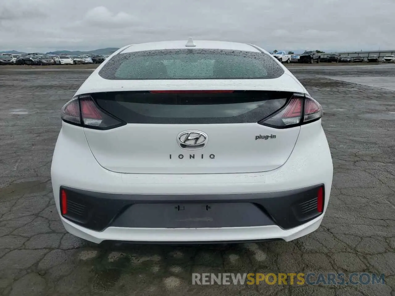 6 Photograph of a damaged car KMHC75LD8LU189686 HYUNDAI IONIQ 2020