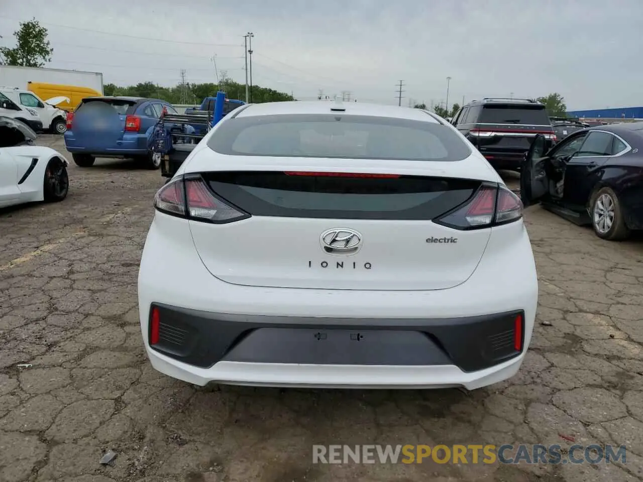 6 Photograph of a damaged car KMHC75LJ5LU060827 HYUNDAI IONIQ 2020
