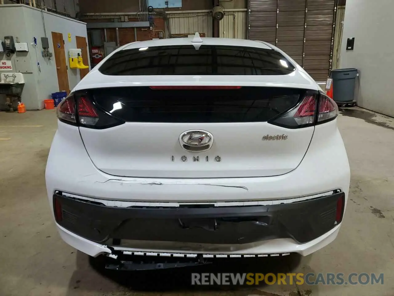 6 Photograph of a damaged car KMHC75LJ5LU076400 HYUNDAI IONIQ 2020