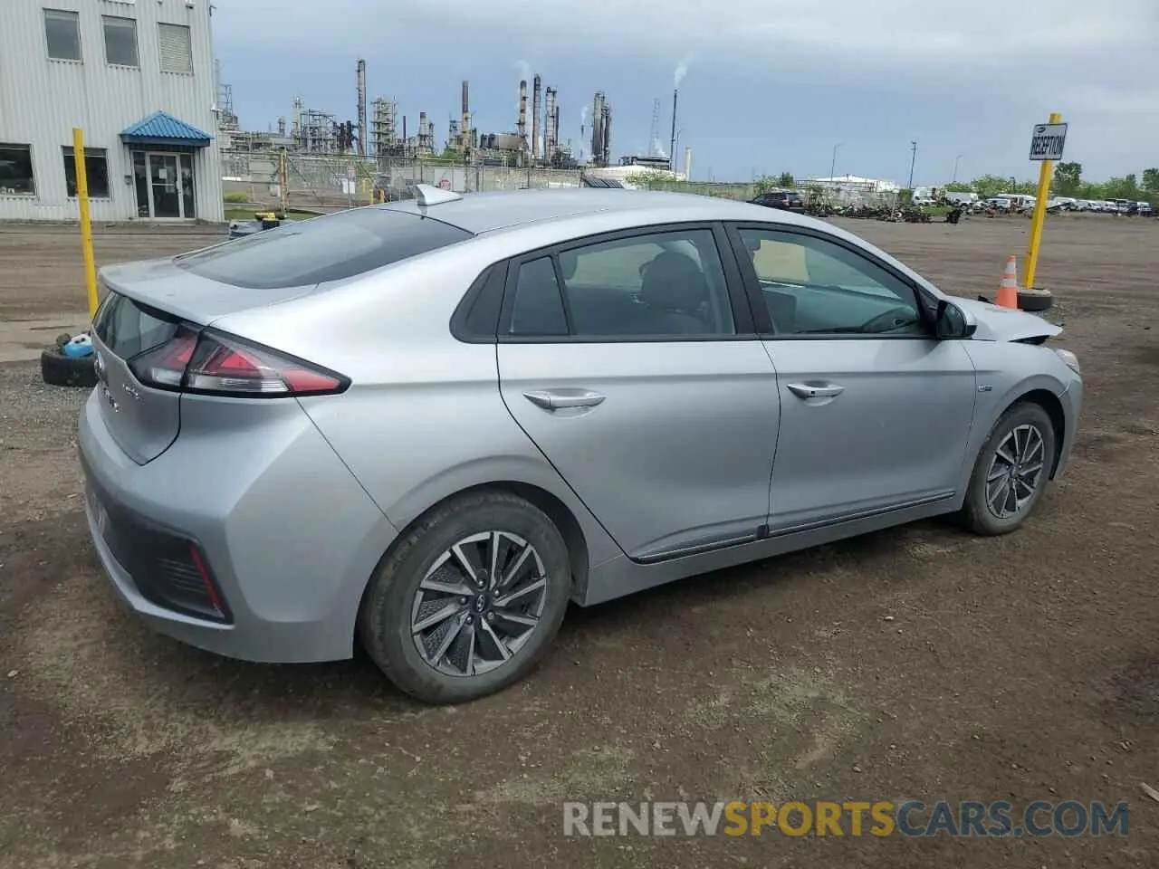 3 Photograph of a damaged car KMHC75LJXLU070589 HYUNDAI IONIQ 2020