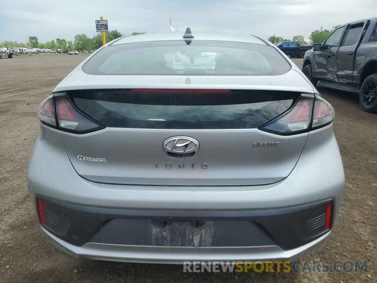 6 Photograph of a damaged car KMHC75LJXLU070589 HYUNDAI IONIQ 2020