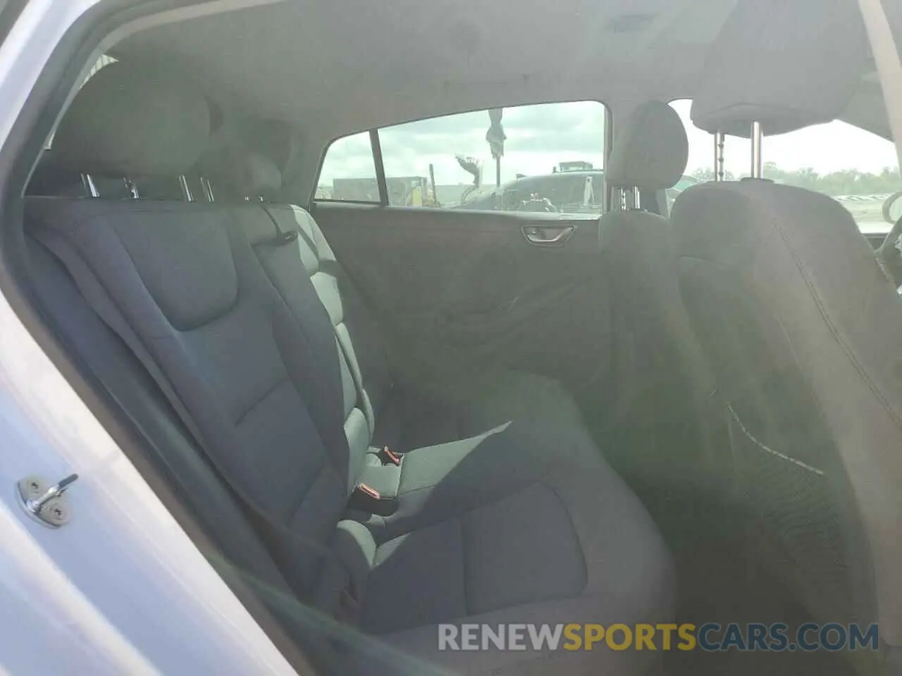 12 Photograph of a damaged car KMHC85LC8LU226305 HYUNDAI IONIQ 2020