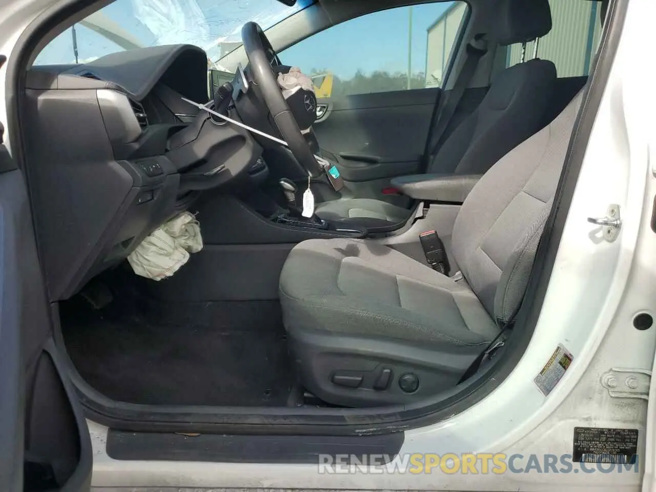 7 Photograph of a damaged car KMHC85LC8LU226305 HYUNDAI IONIQ 2020
