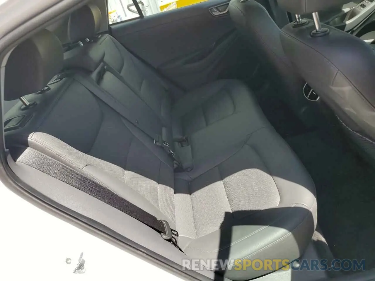 10 Photograph of a damaged car KMHC85LJ4LU061044 HYUNDAI IONIQ 2020