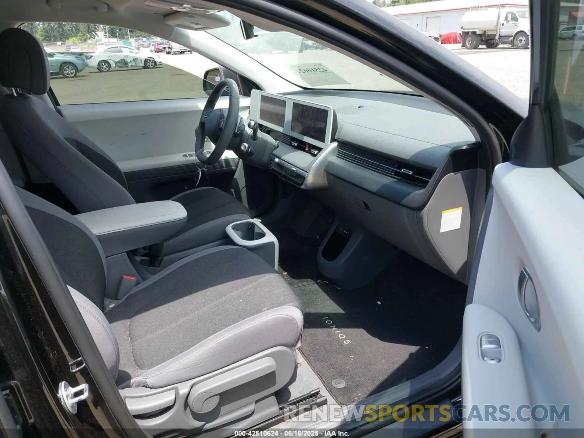 5 Photograph of a damaged car KM8KMDAF2NU076693 HYUNDAI IONIQ 5 2022