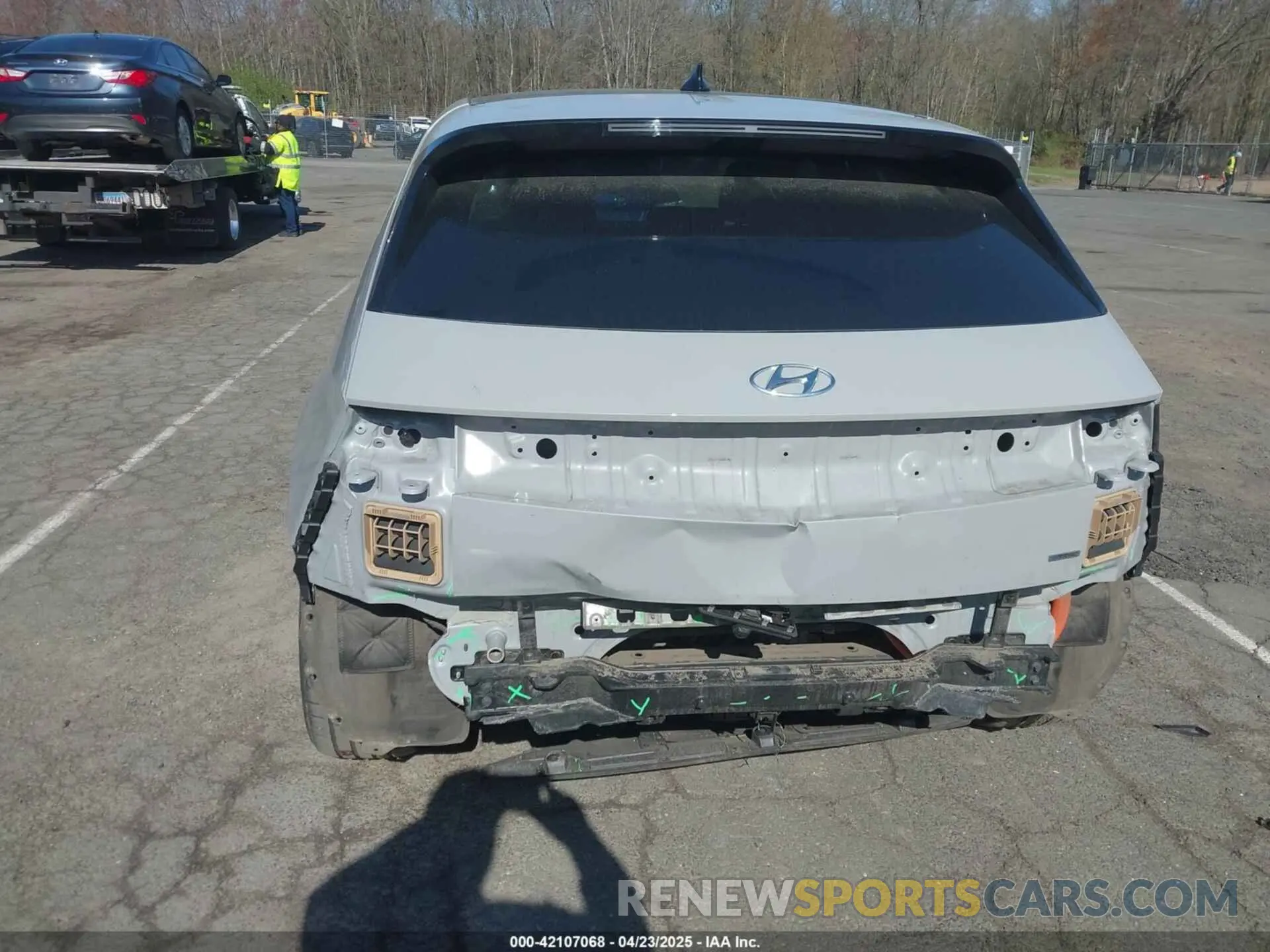 17 Photograph of a damaged car KM8KRDAF4NU068032 HYUNDAI IONIQ 5 2022