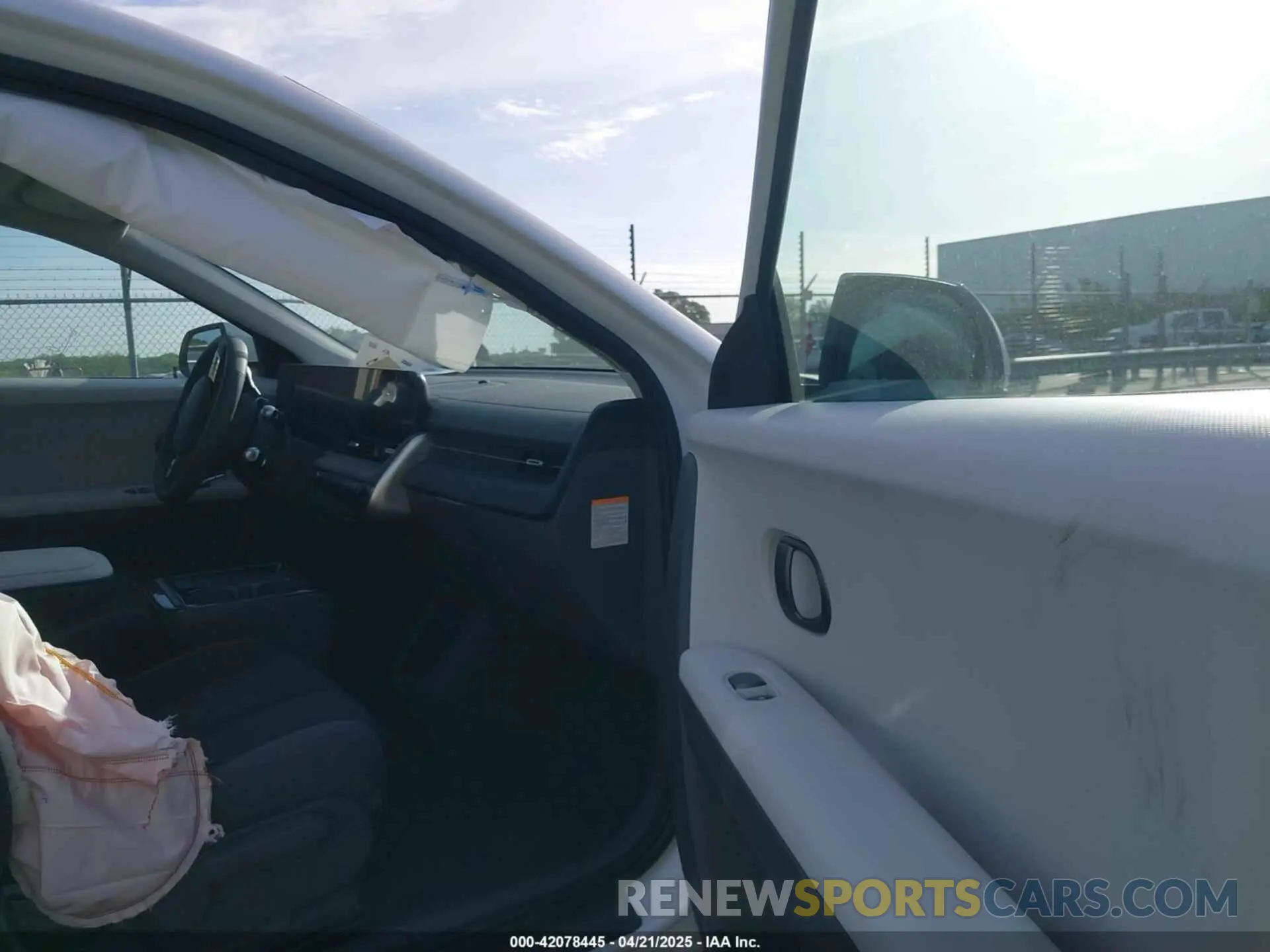 5 Photograph of a damaged car 7YAKM4DAXSY004111 HYUNDAI IONIQ 5 2025