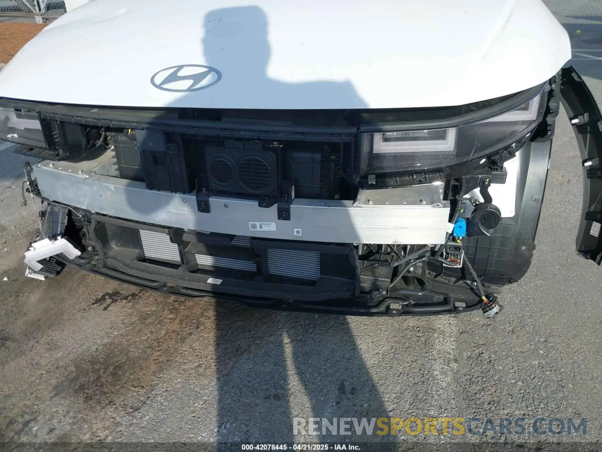 6 Photograph of a damaged car 7YAKM4DAXSY004111 HYUNDAI IONIQ 5 2025