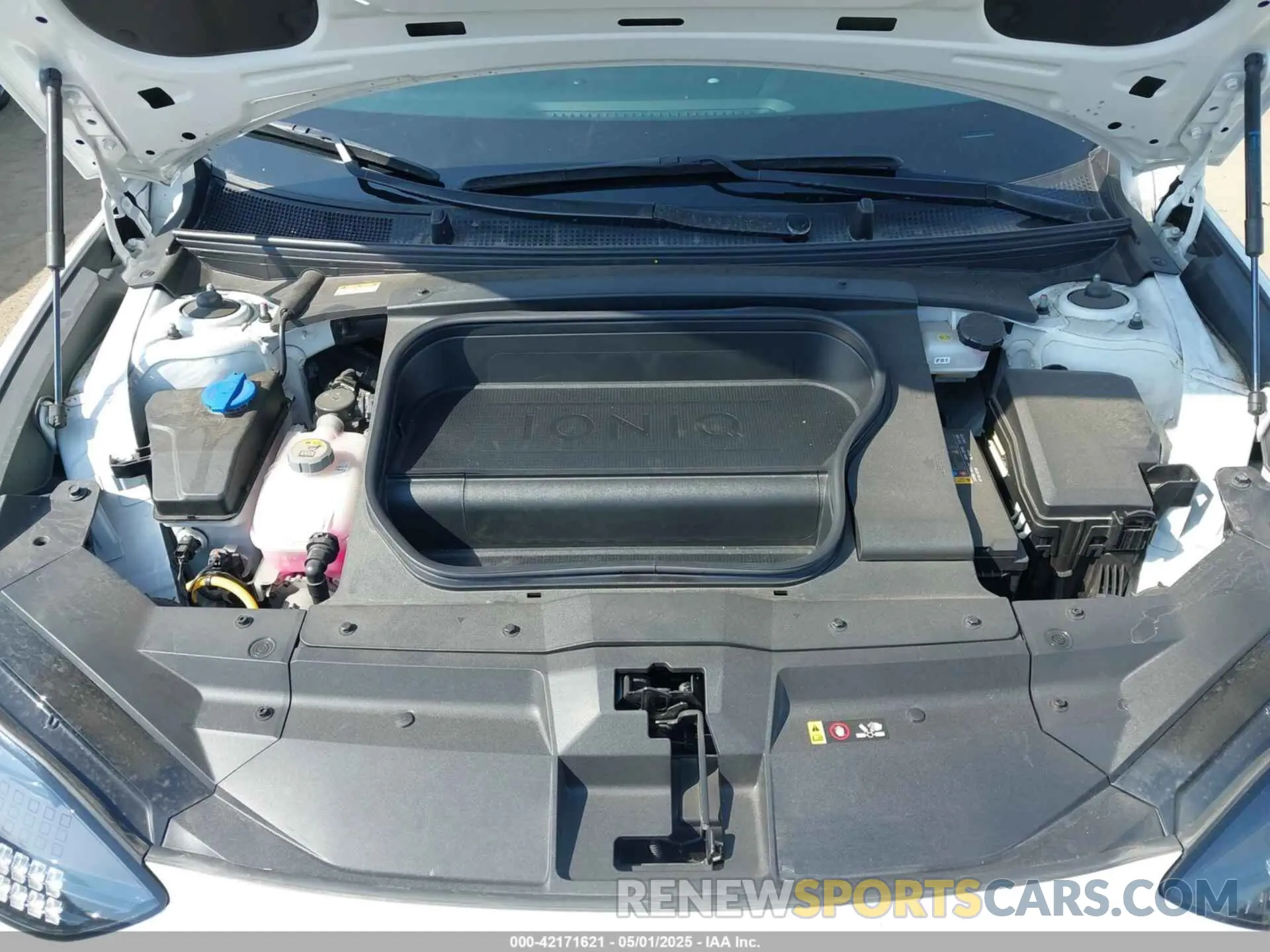 10 Photograph of a damaged car KMHM34AA0PA028579 HYUNDAI IONIQ 6 2023