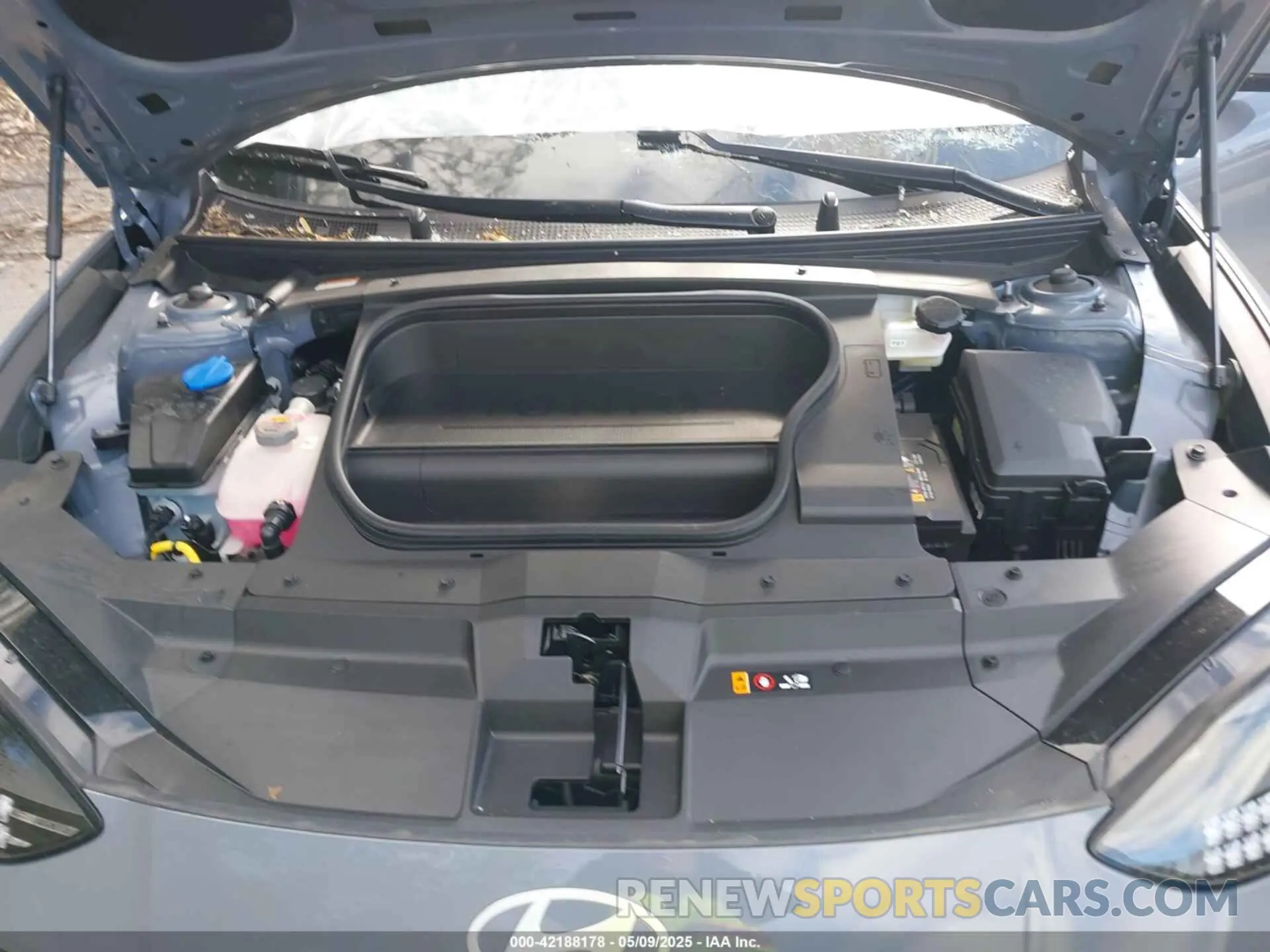 10 Photograph of a damaged car KMHM34AC0RA076572 HYUNDAI IONIQ 6 2024