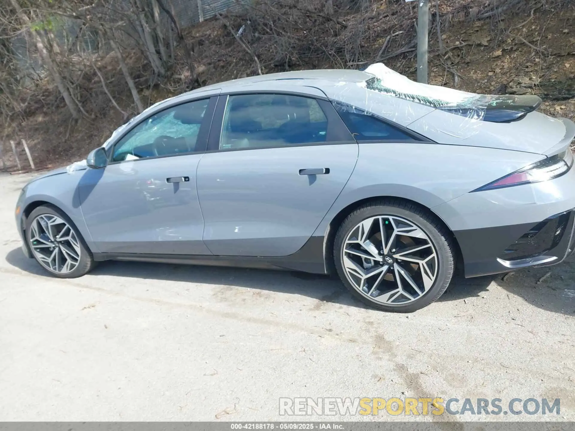 14 Photograph of a damaged car KMHM34AC0RA076572 HYUNDAI IONIQ 6 2024