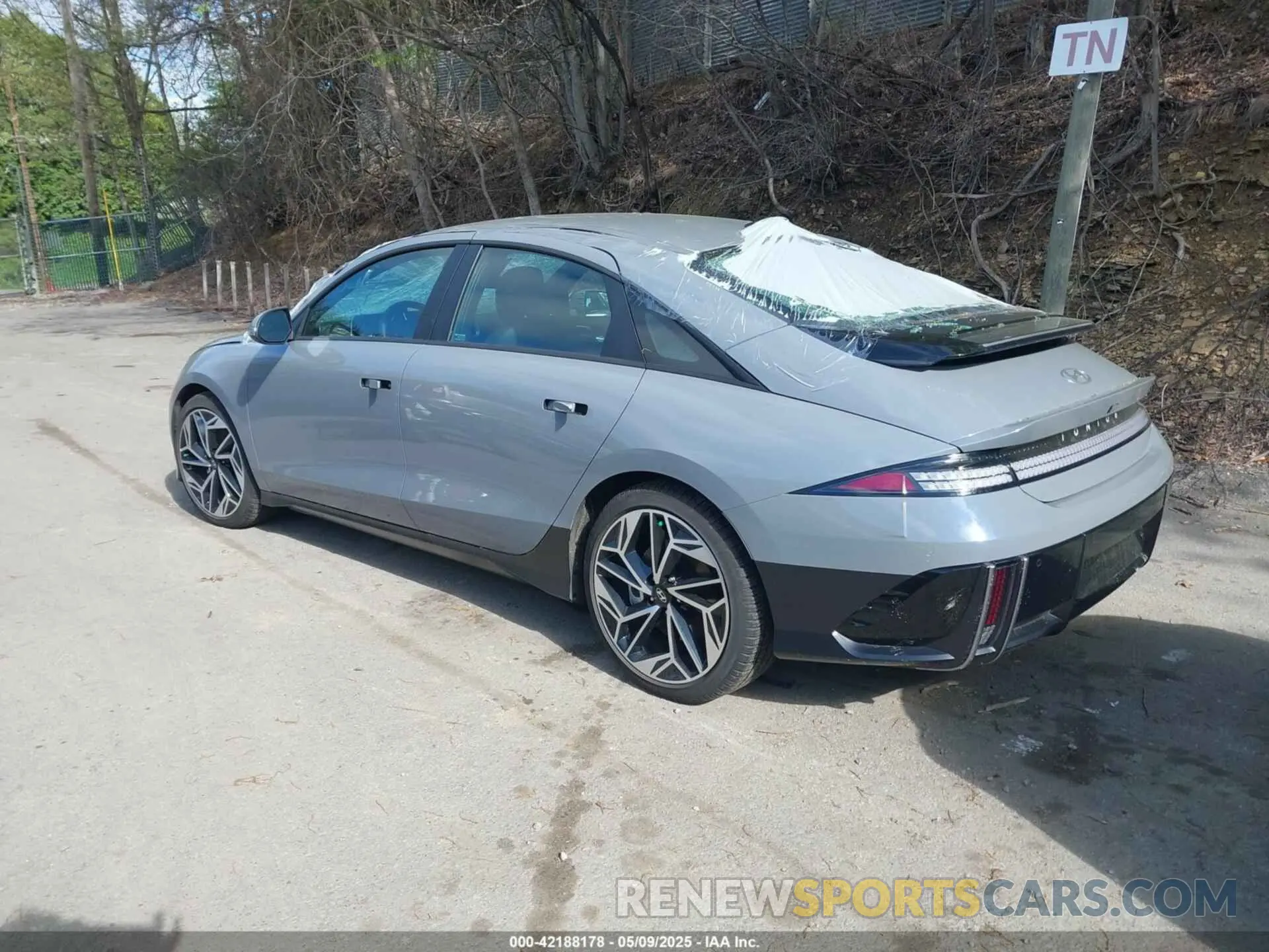 3 Photograph of a damaged car KMHM34AC0RA076572 HYUNDAI IONIQ 6 2024