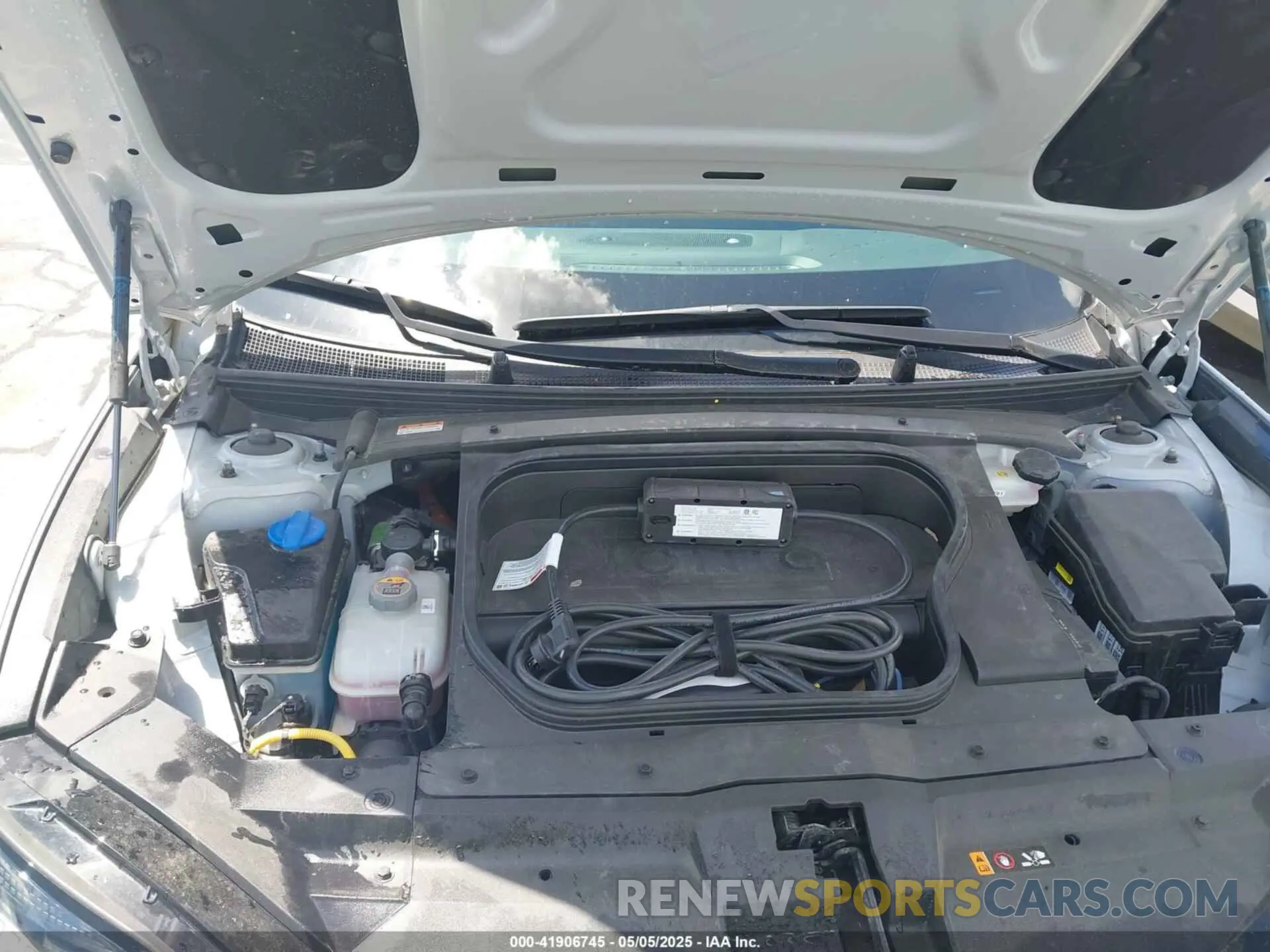 10 Photograph of a damaged car KMHM54AC2RA055703 HYUNDAI IONIQ 6 2024