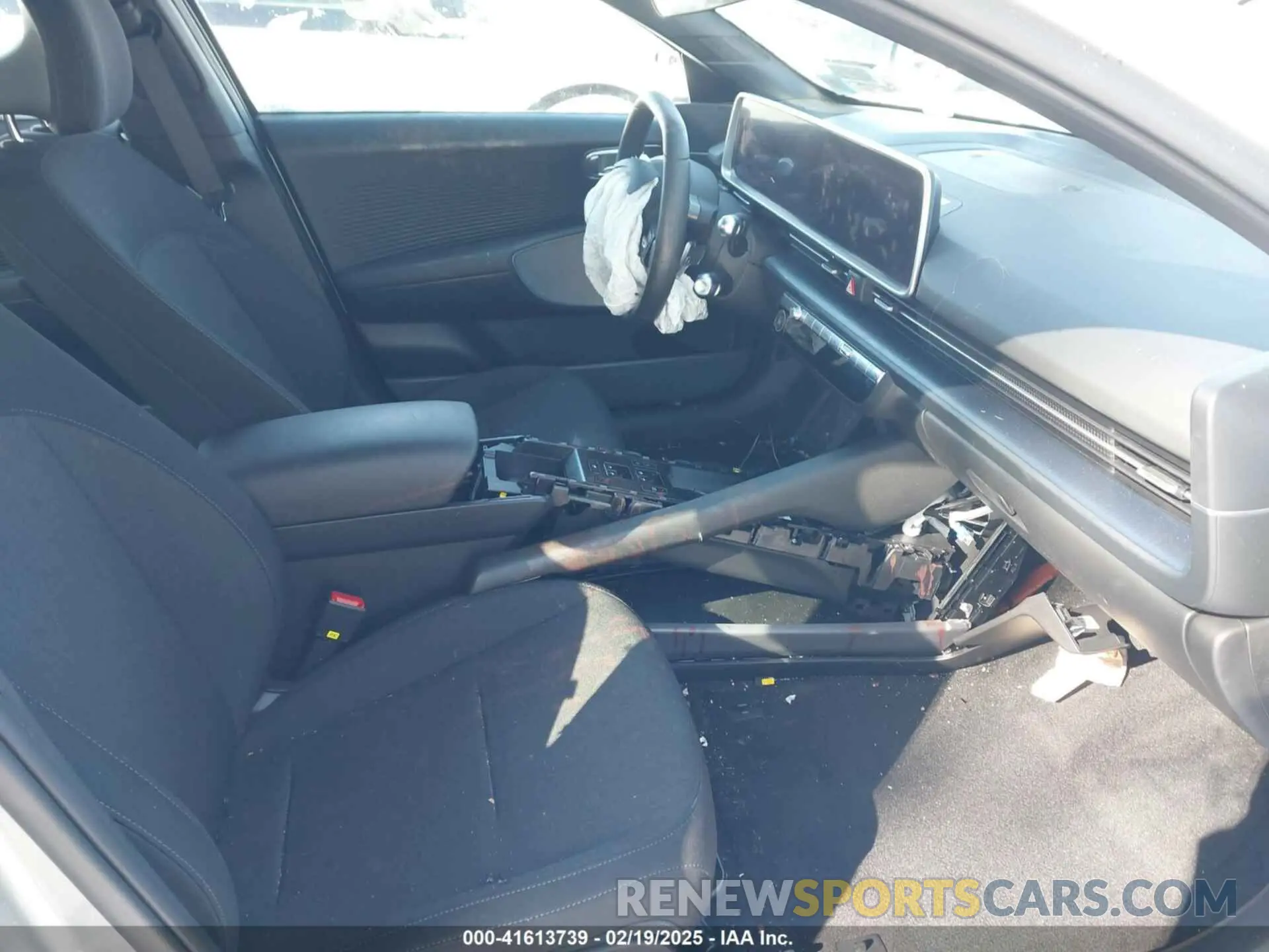 5 Photograph of a damaged car KMHM24AC5SA088984 HYUNDAI IONIQ 6 2025