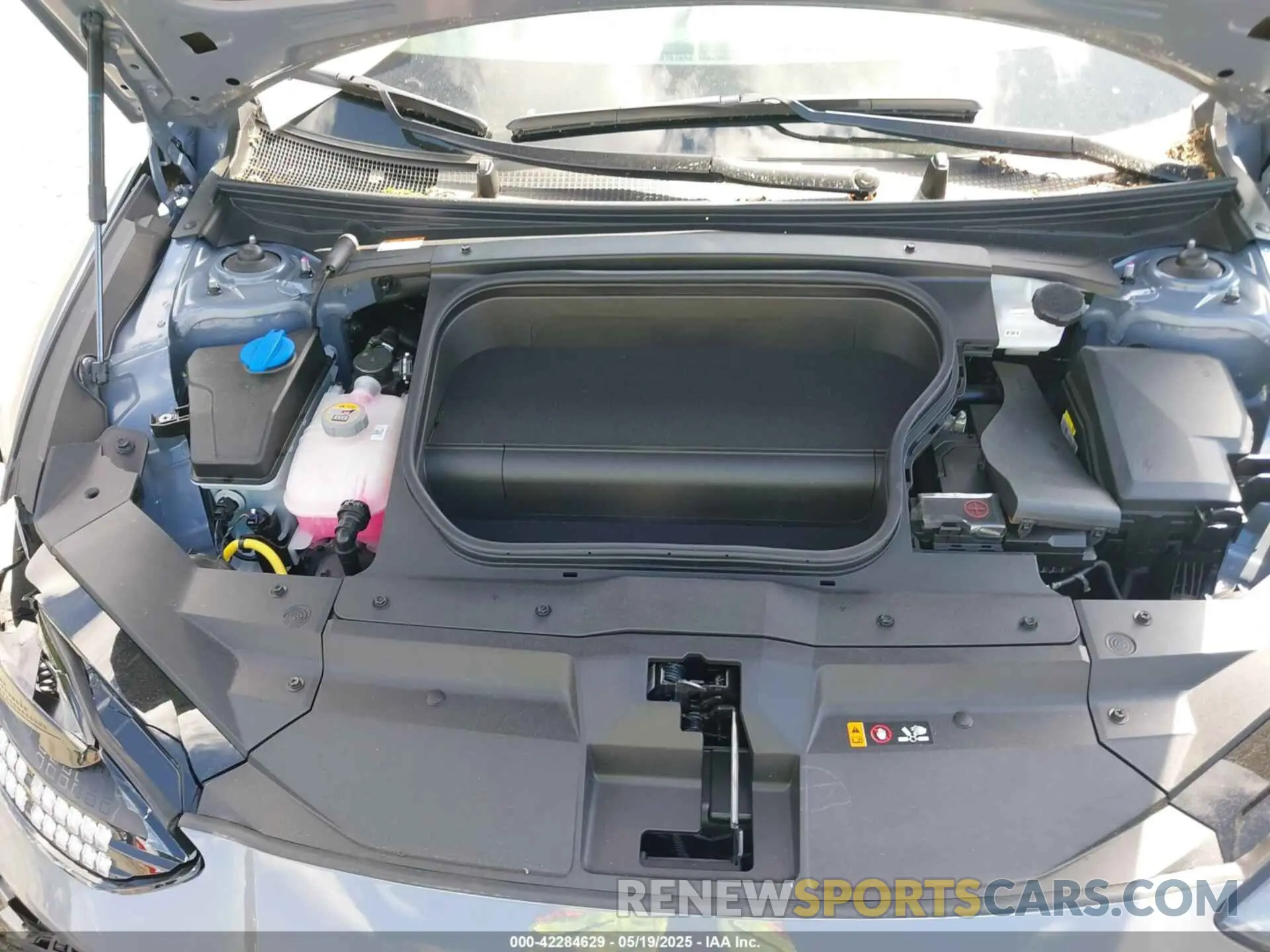 10 Photograph of a damaged car KMHM34AC6SA099070 HYUNDAI IONIQ 6 2025