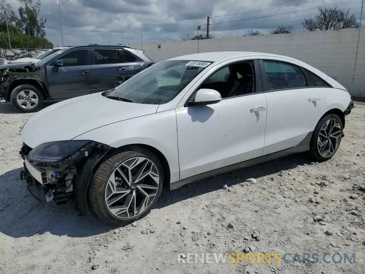 1 Photograph of a damaged car KMHM34AAXSA090984 HYUNDAI IONIQ 6 SE 2025