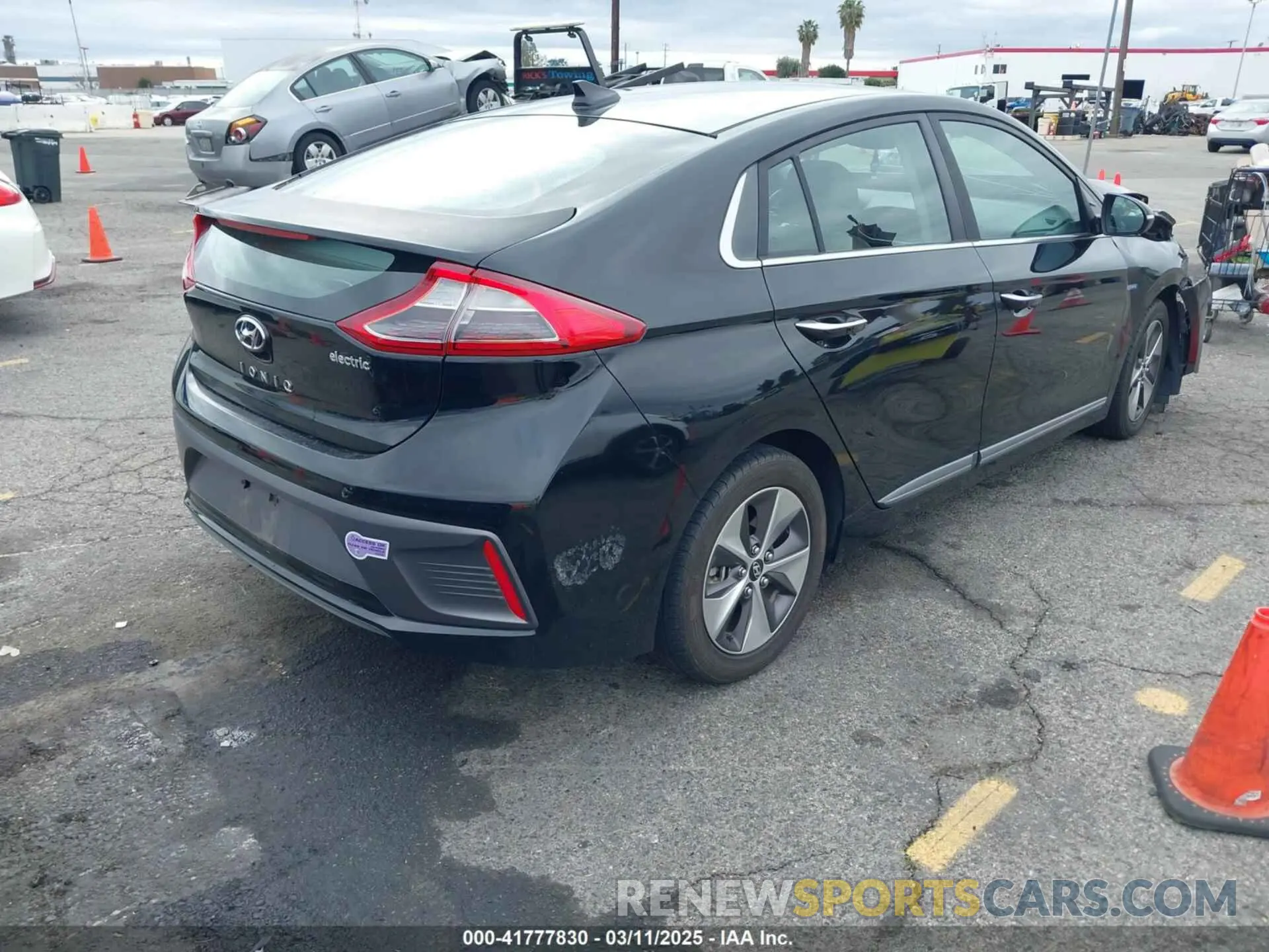 4 Photograph of a damaged car KMHC05LH3KU033044 HYUNDAI IONIQ ELECTRIC 2019
