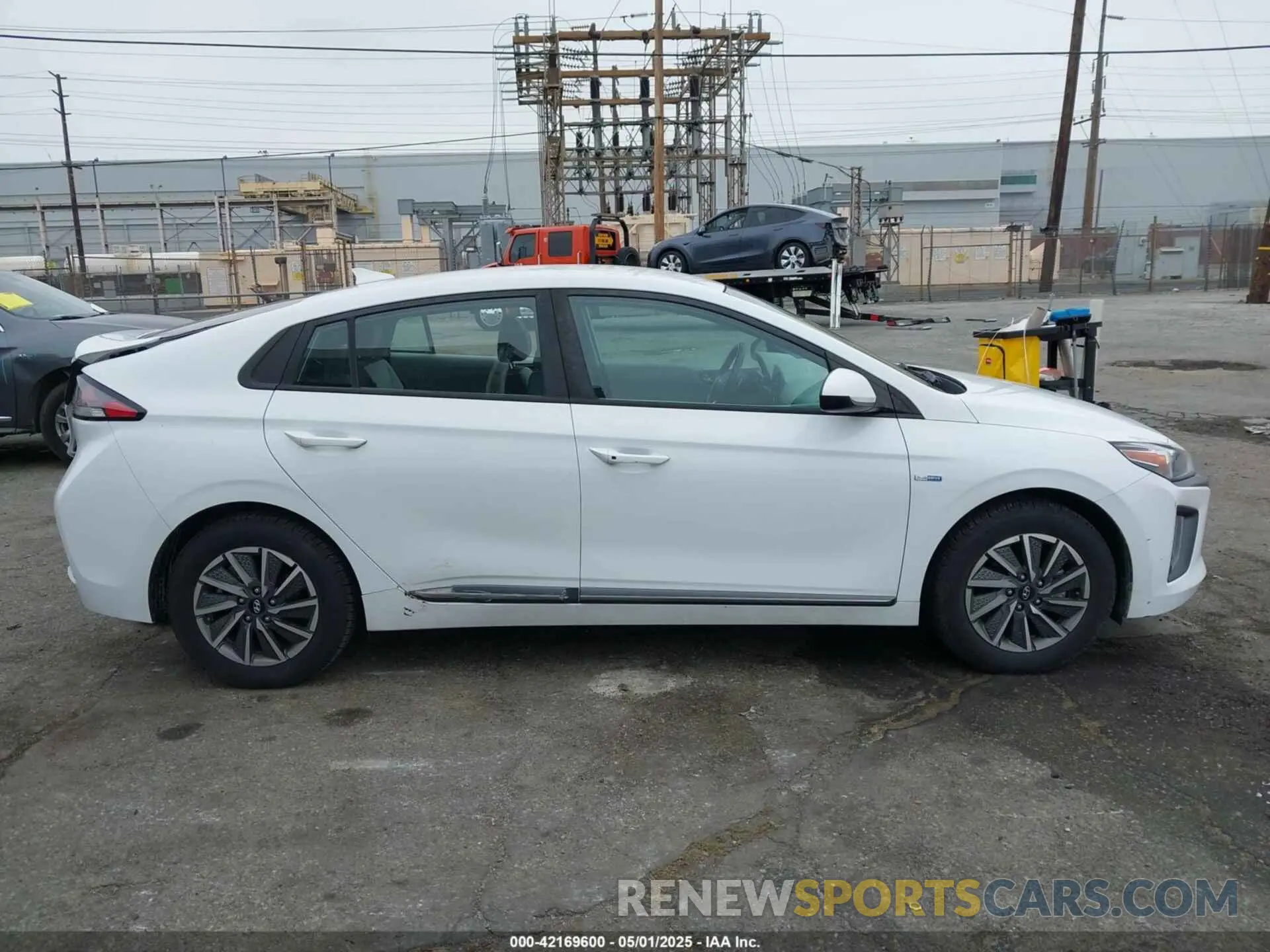 13 Photograph of a damaged car KMHC75LJ2LU071350 HYUNDAI IONIQ ELECTRIC 2020