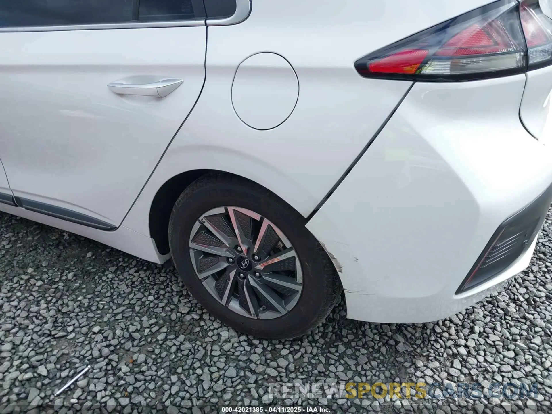 6 Photograph of a damaged car KMHC85LJ0LU065768 HYUNDAI IONIQ ELECTRIC 2020