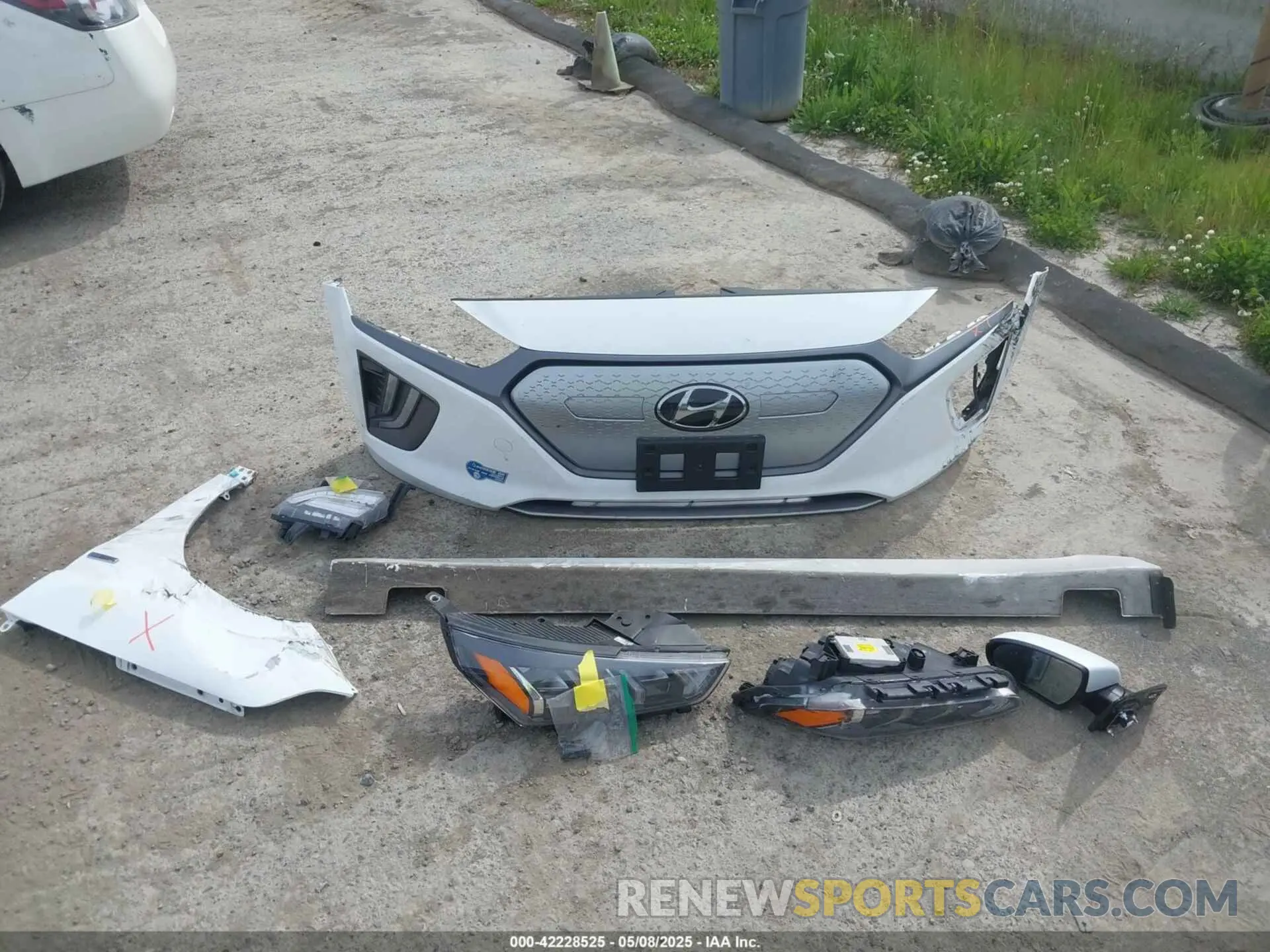 12 Photograph of a damaged car KMHC85LJ6LU063460 HYUNDAI IONIQ ELECTRIC 2020