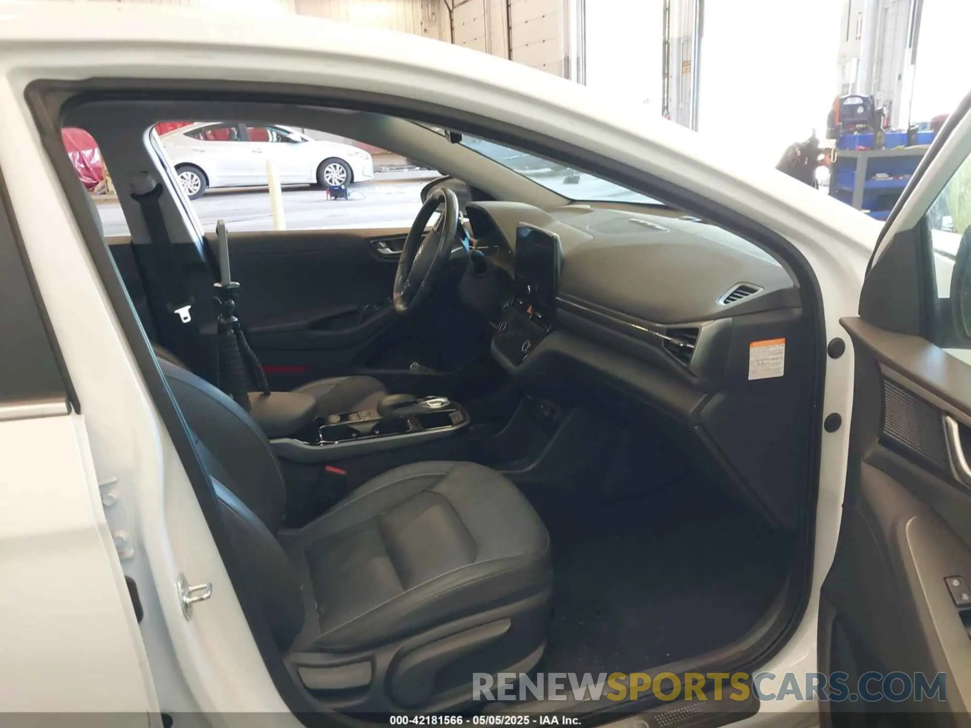 5 Photograph of a damaged car KMHC85LJ7LU061362 HYUNDAI IONIQ ELECTRIC 2020