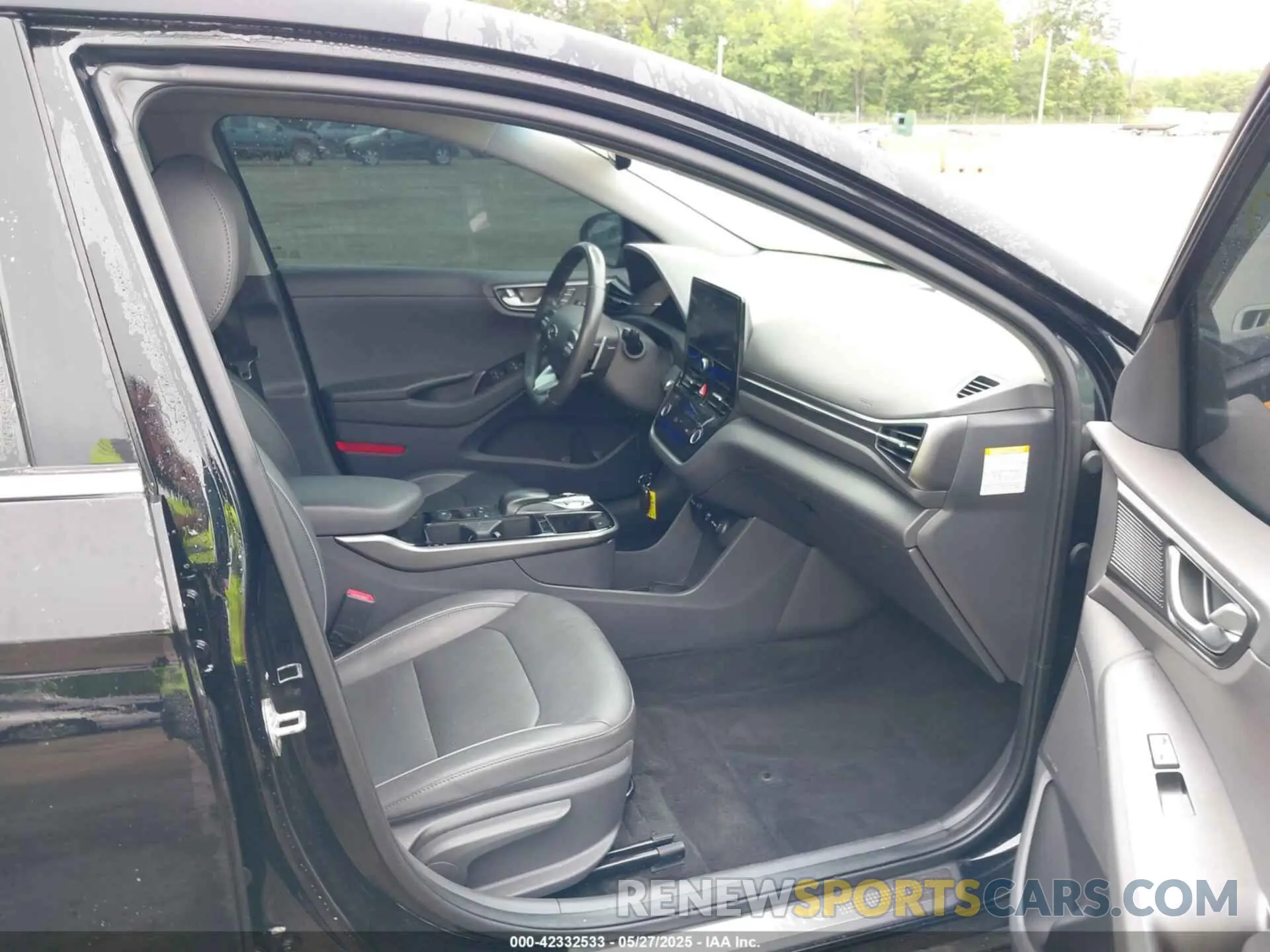 5 Photograph of a damaged car KMHC85LJXLU061873 HYUNDAI IONIQ ELECTRIC 2020