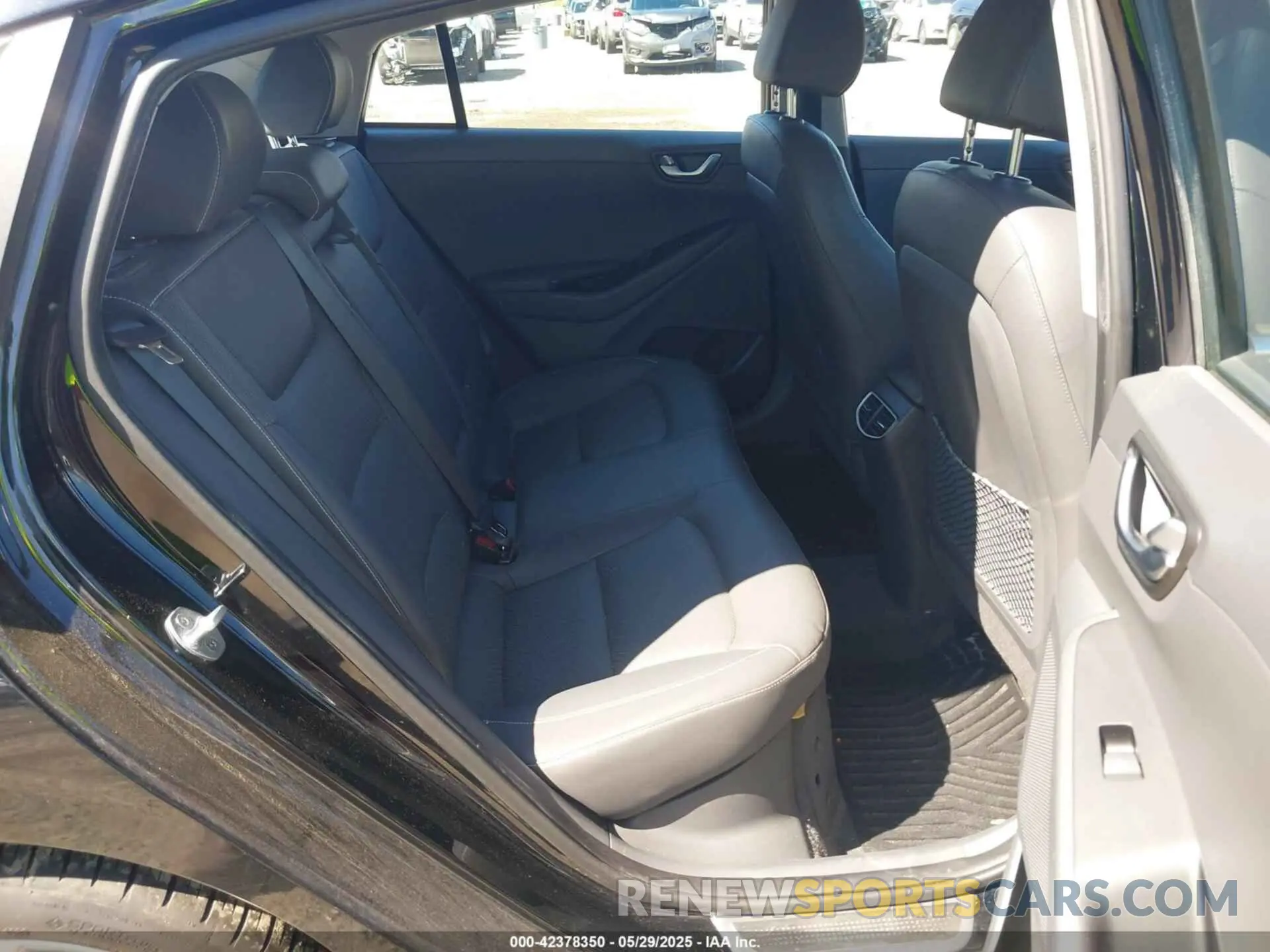 8 Photograph of a damaged car KMHC05LC2KU109955 HYUNDAI IONIQ HYBRID 2019