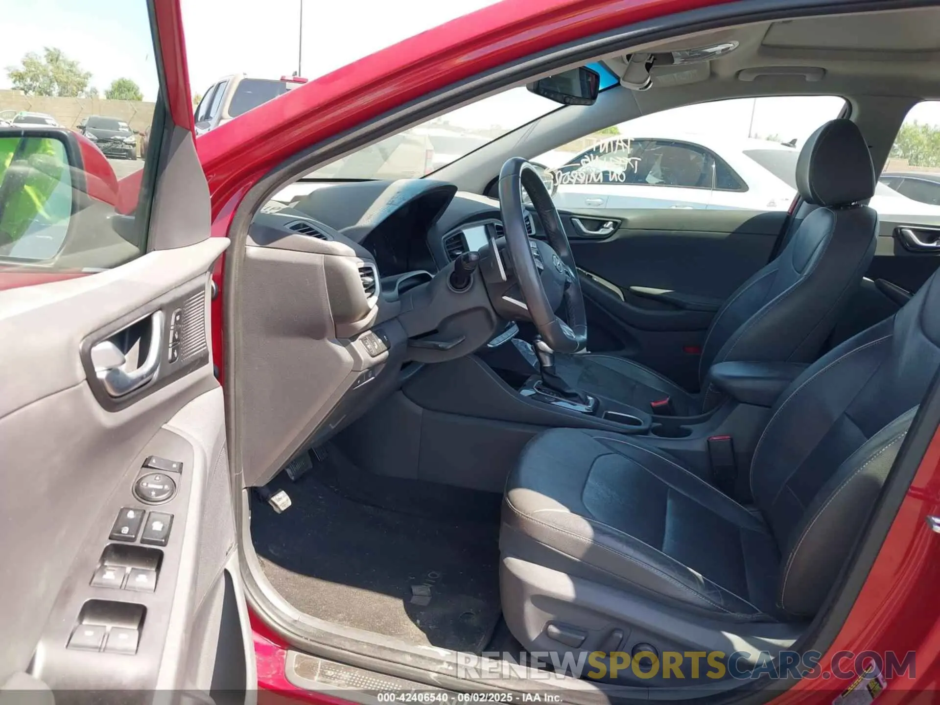 5 Photograph of a damaged car KMHC05LC8KU124248 HYUNDAI IONIQ HYBRID 2019